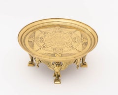 Tazza im ägyptischen Revival-Stil aus Messing mit Füßen in Form von Horus