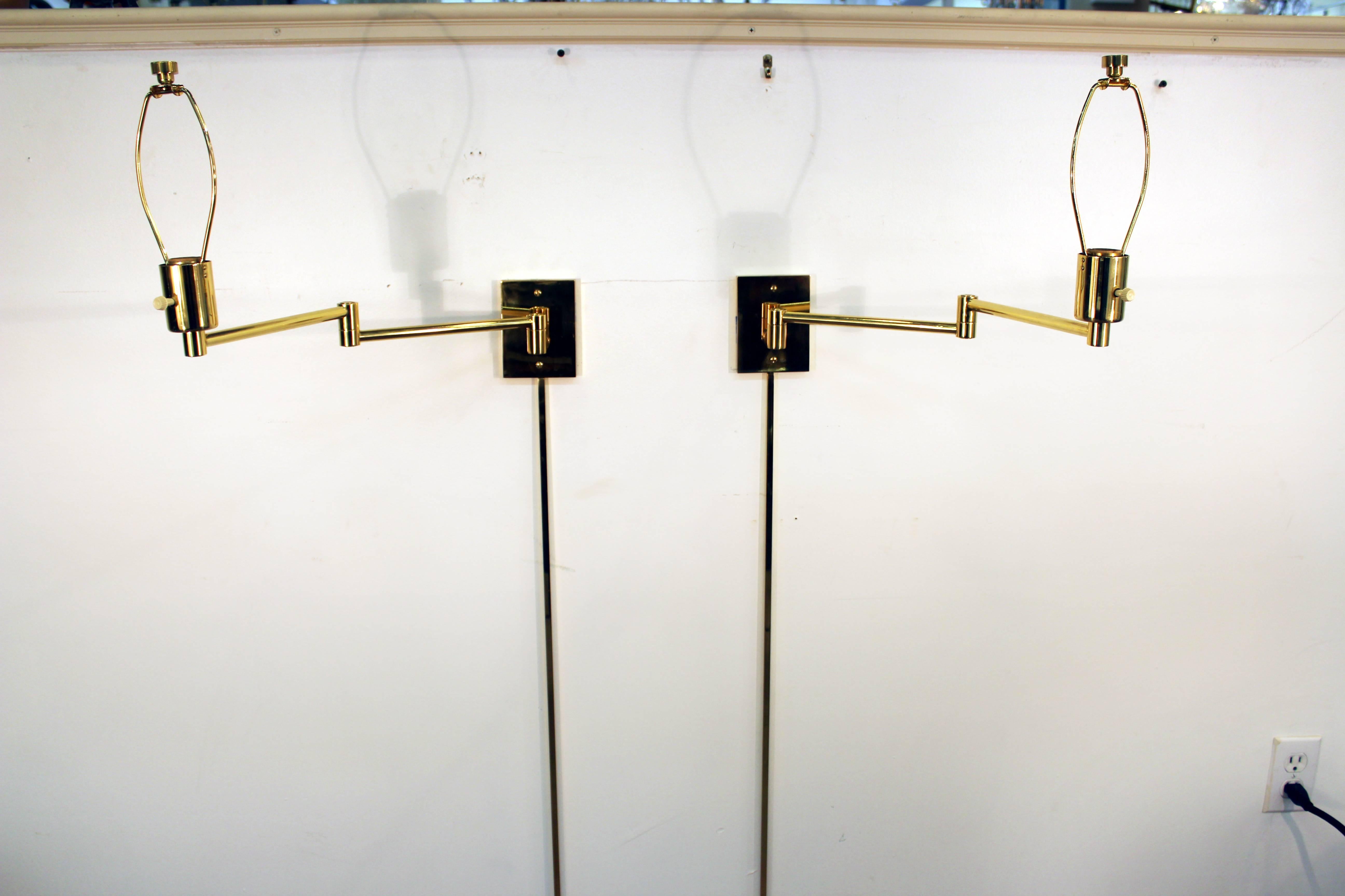 Pair of Wall gold-tone sconces by Metalarte for Hansen with extending double swing arms and brass cord covers; fully marked. In over all good condition with minor wear to surface.

Multiple pairs available



   