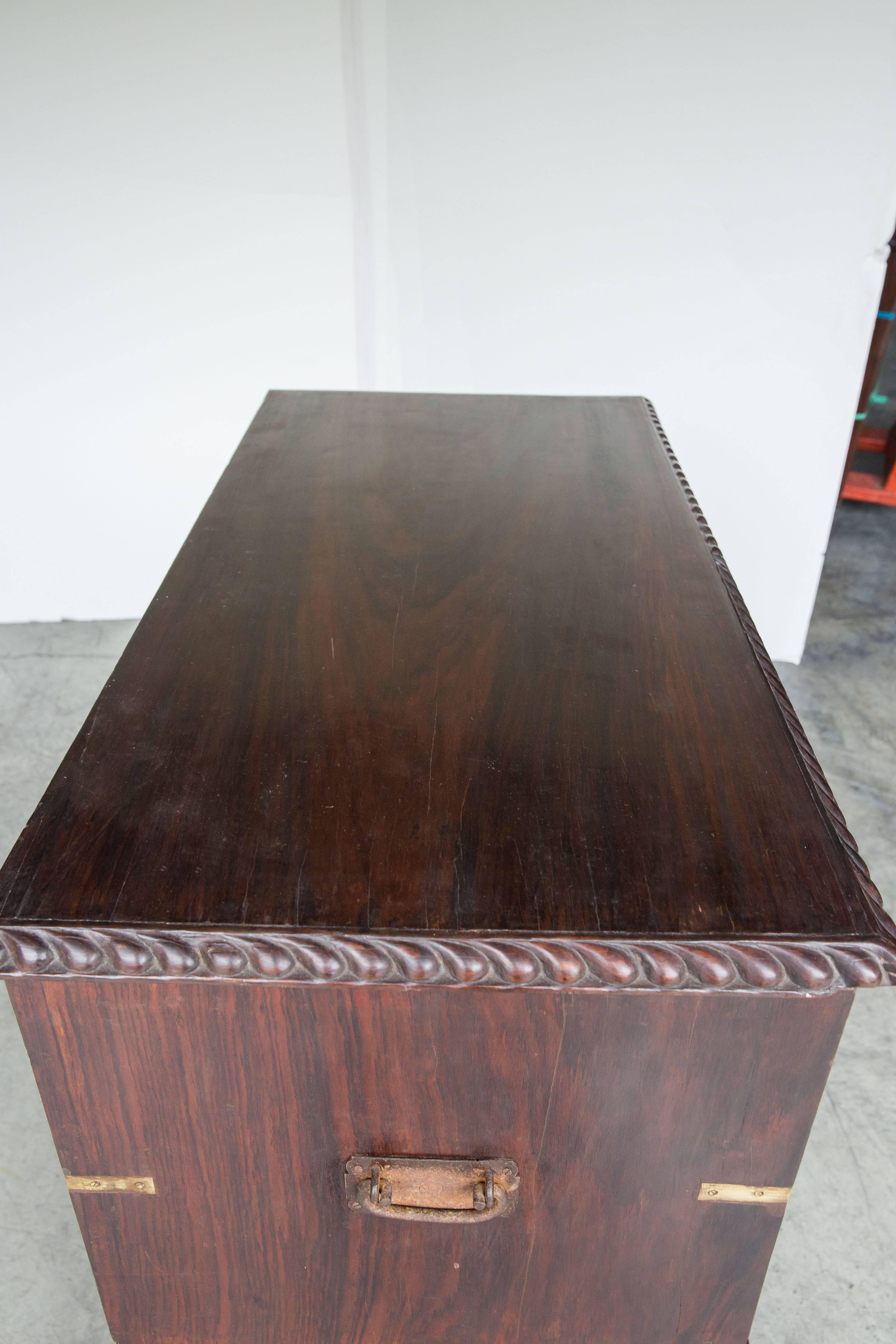 Indo-Portuguese Rosewood Chest of Drawers with Sunburst Pattern For Sale 1