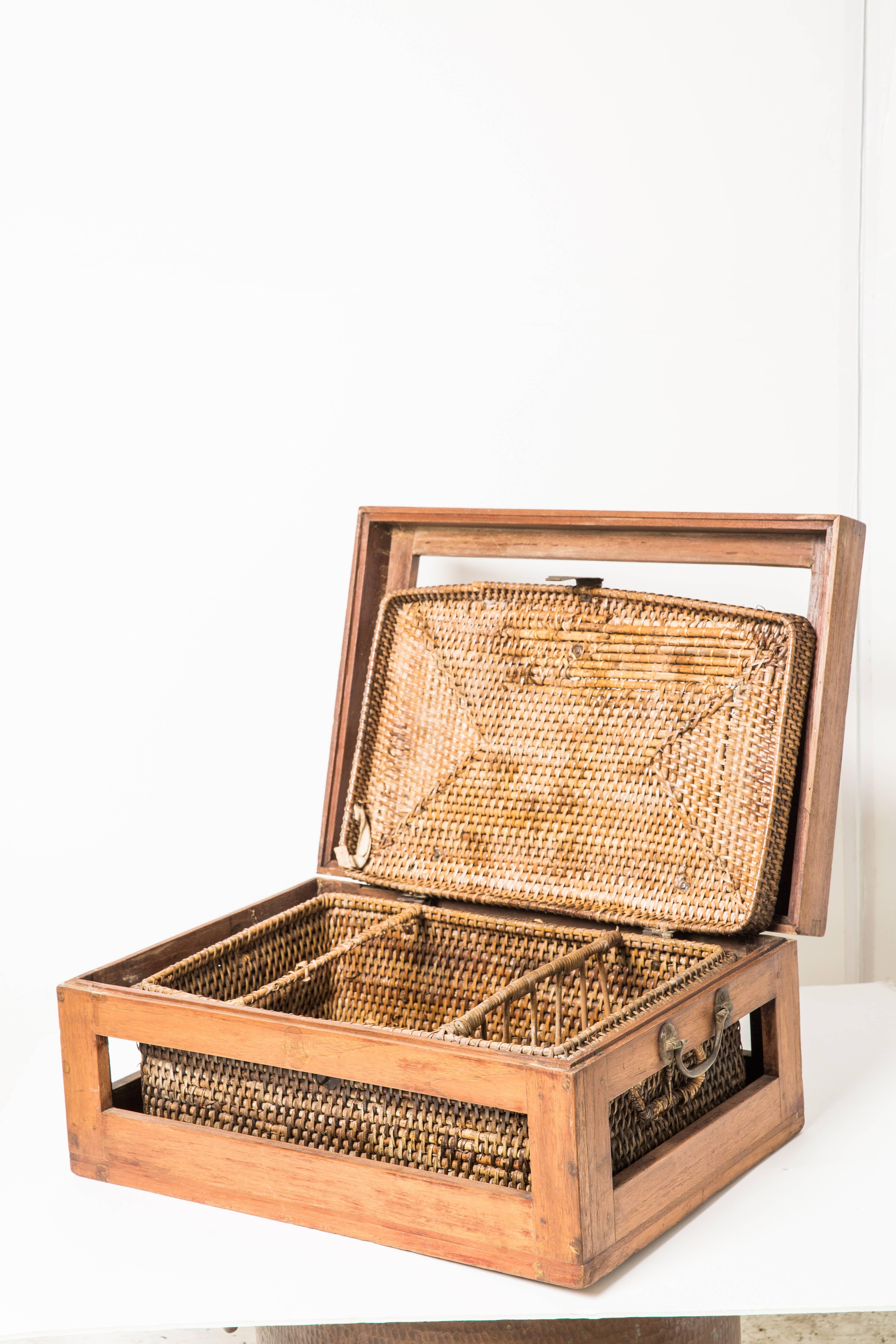 Early 20th Century Rattan Picnic Basket with Teak Frame For Sale 4