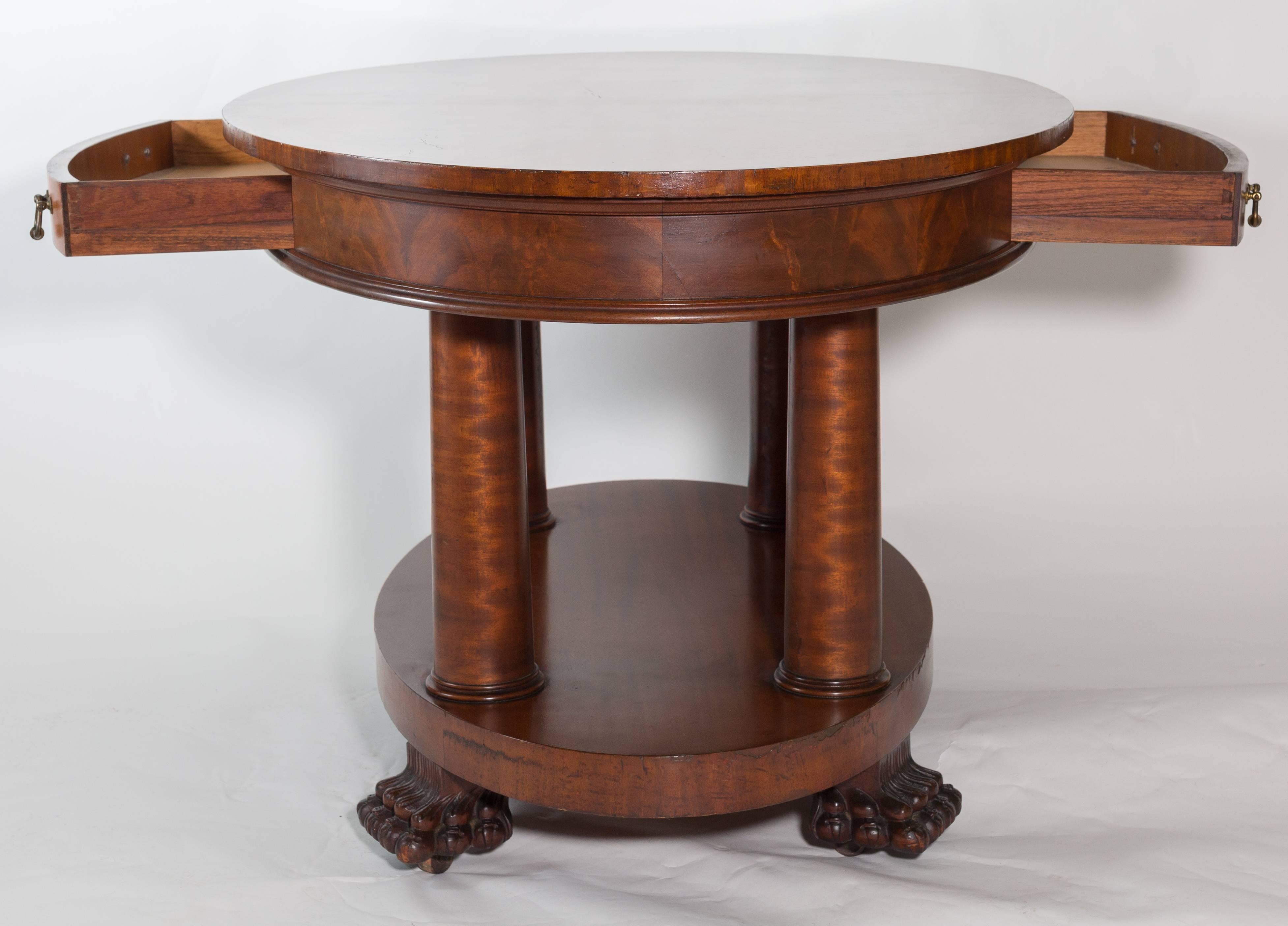 Ovaler amerikanischer Empire-Tisch mit Klauenfüßen im Zustand „Gut“ im Angebot in Asheville, NC