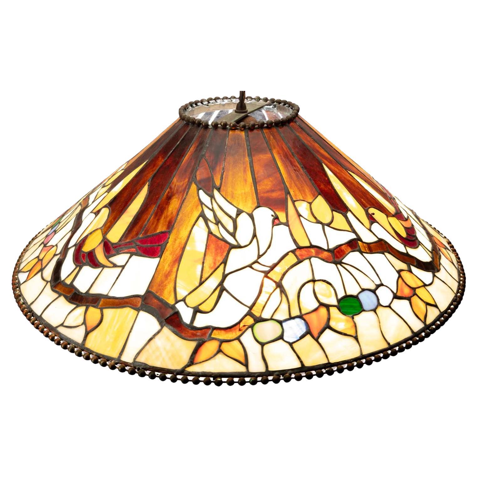Lampadario a forma di uccello in vetro colorato opalescente in stile Tiffany Art Nouveau in vendita