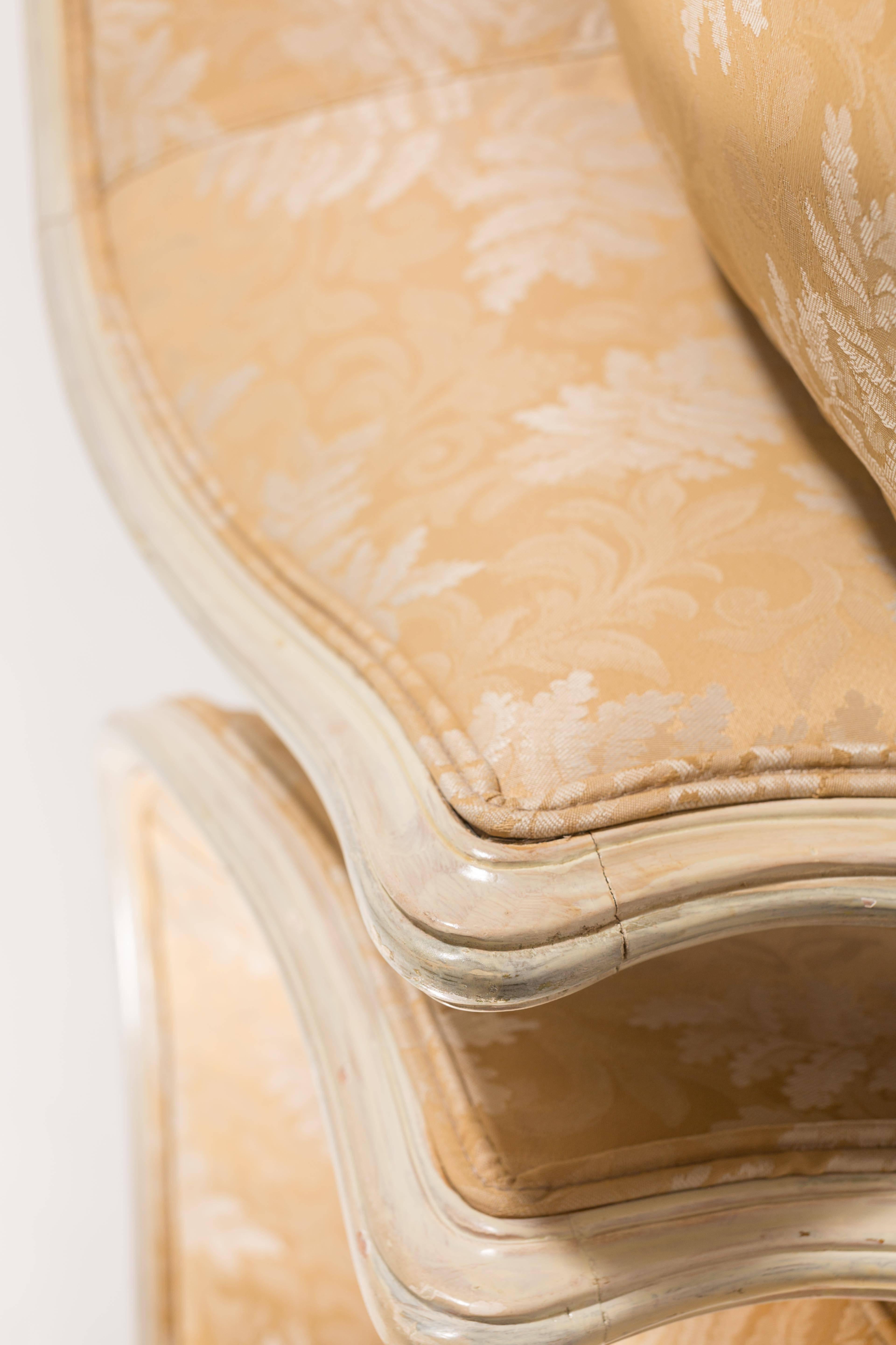 Pair of Louis XV Bergere Chairs with Carved Shell Motifs In Good Condition For Sale In Asheville, NC