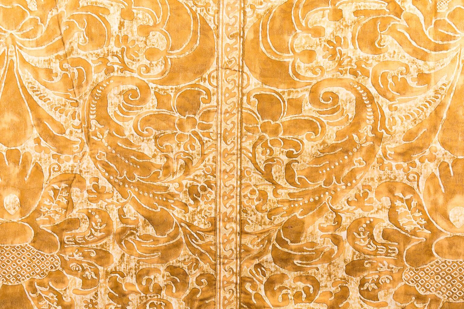 Silk Kingsize Gold and White Fortuni Barbarizi Design Bedspread