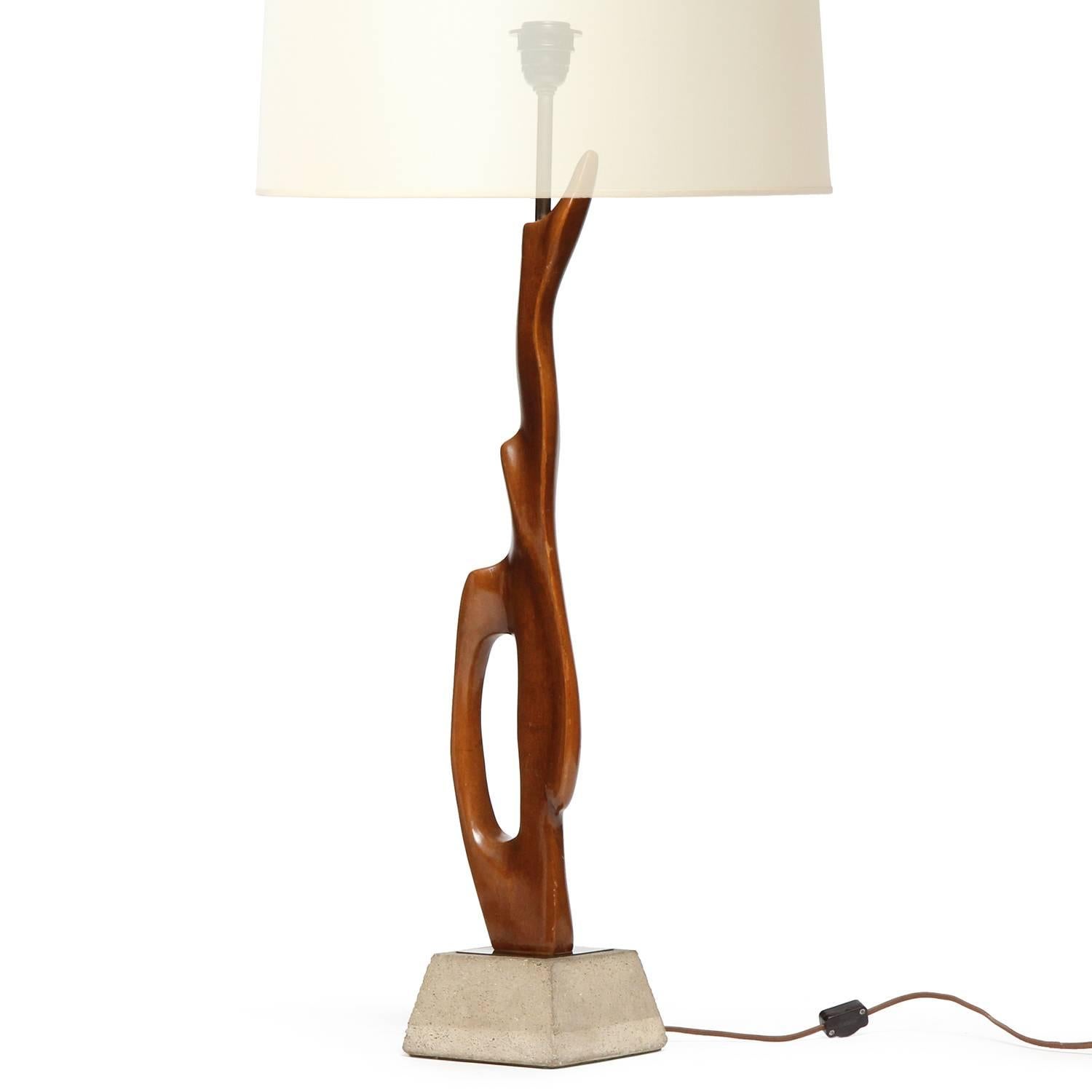 Milieu du XXe siècle Lampe de table en bois biomorphique en vente