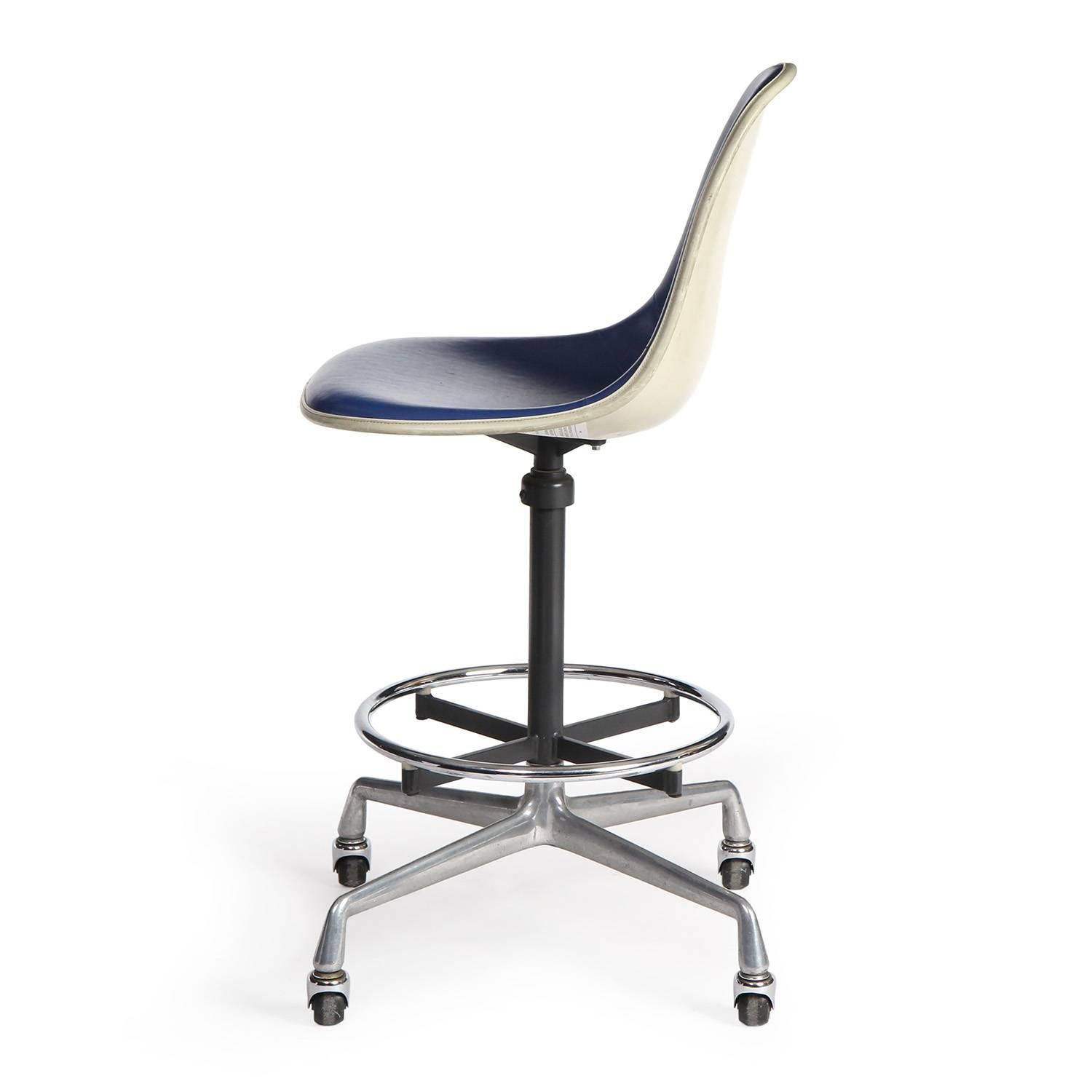 Mid-Century Modern Swiveling Task Chair by Charles and Ray Eames
