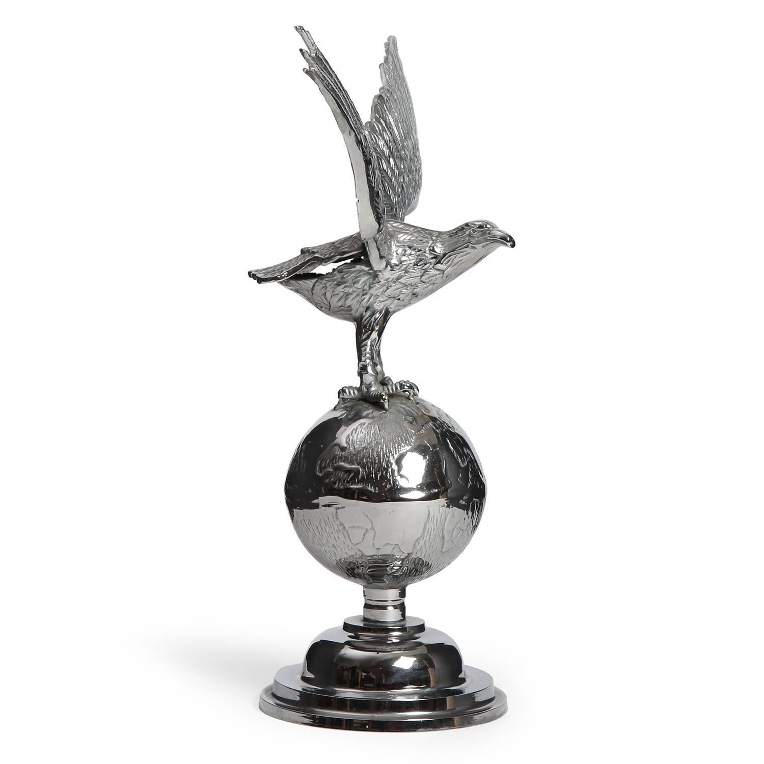 Perched Eagle Ornament In Good Condition In Sagaponack, NY