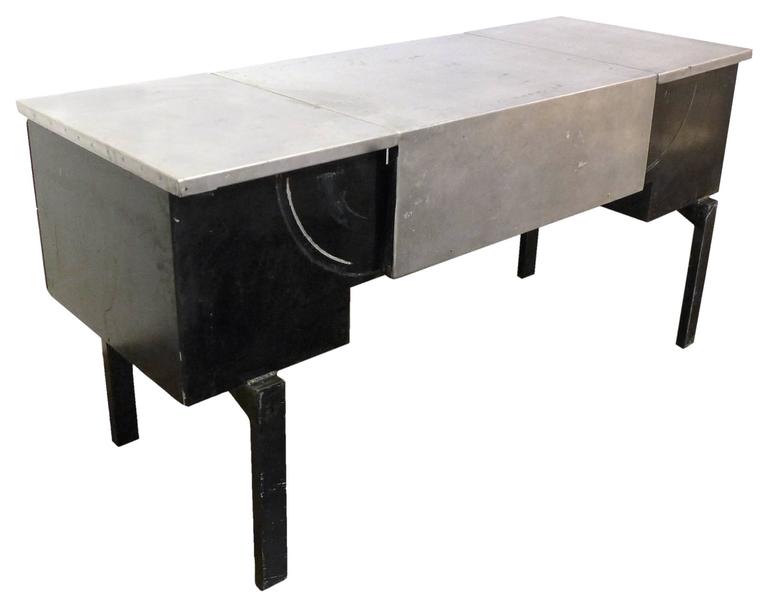 Folding Aluminium Military Desk In Good Condition For Sale In Los Angeles, CA