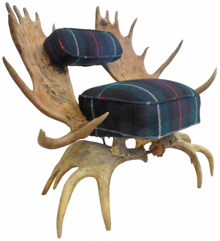 A wonderfully sculptural, turn of the century American moose horn chair. An exceptionally well thought-out and executed example of this Americana seating concept. A powerful and dramatic visual statement with strong form and decorative presence.