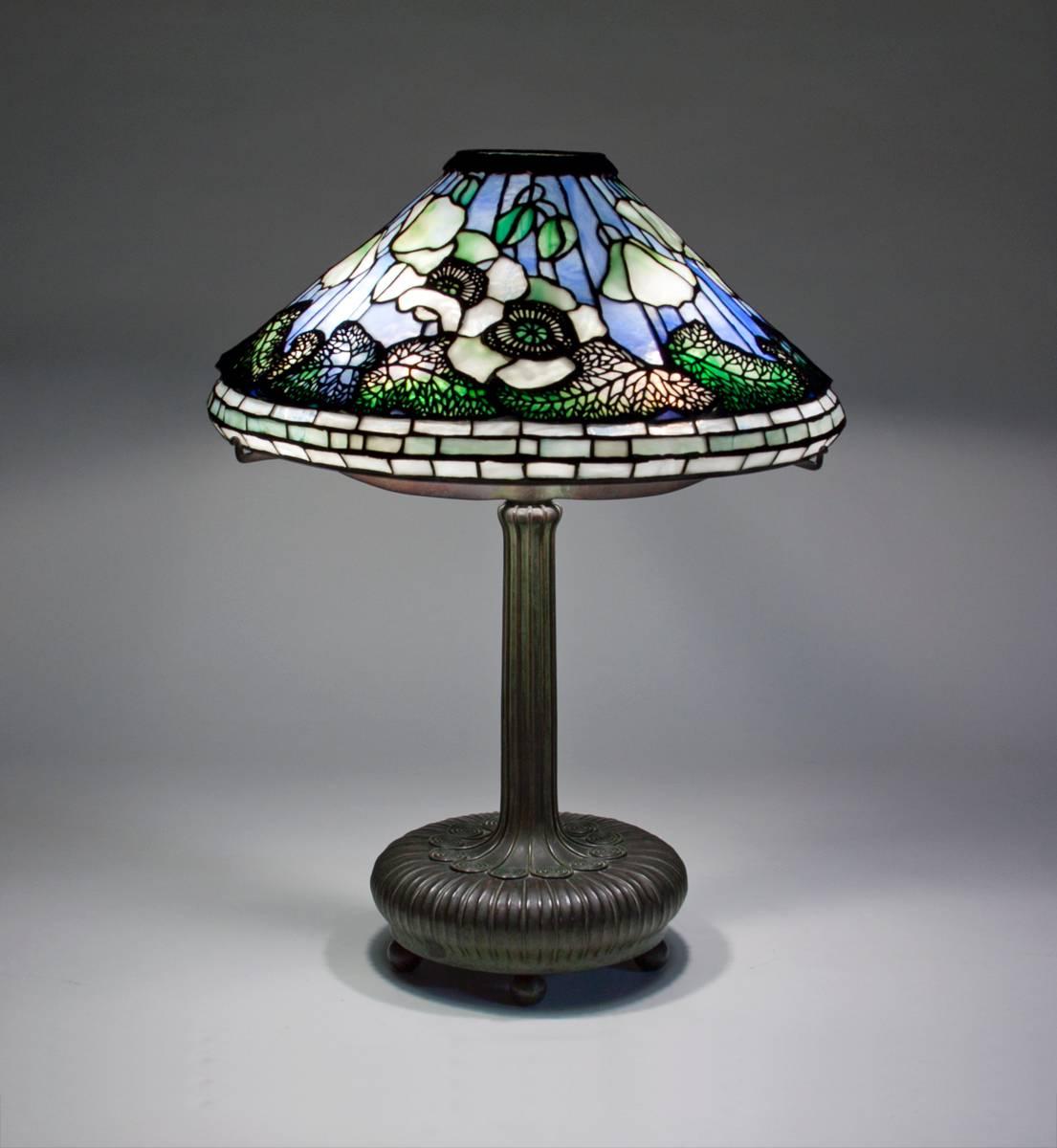 Art Nouveau Tiffany Studios 'Poppy' Table Lamp For Sale