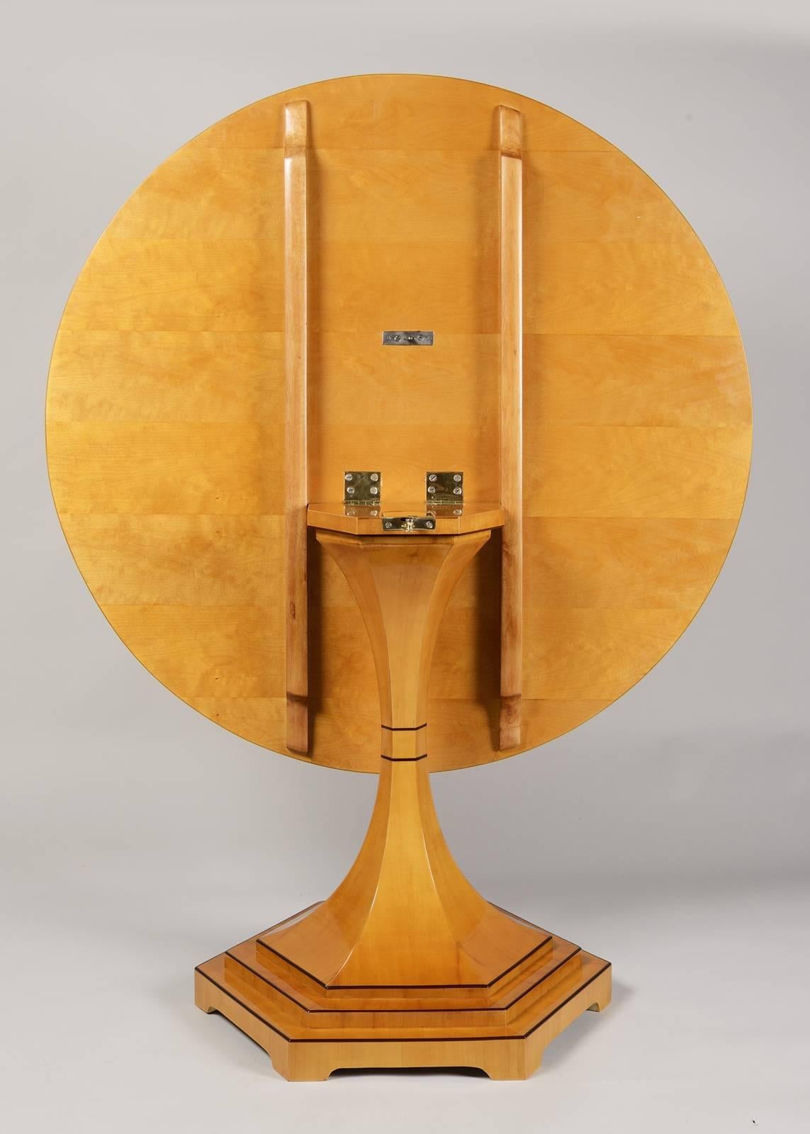 Austrian Biedermeier trumpet style pedestal table