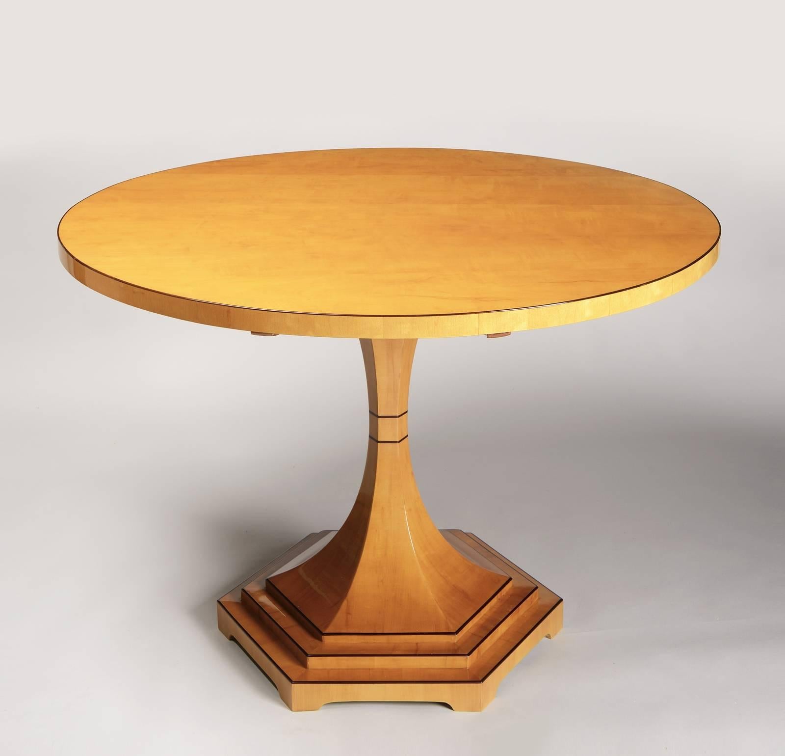 Biedermeier trumpet style pedestal table In Excellent Condition In New York, NY