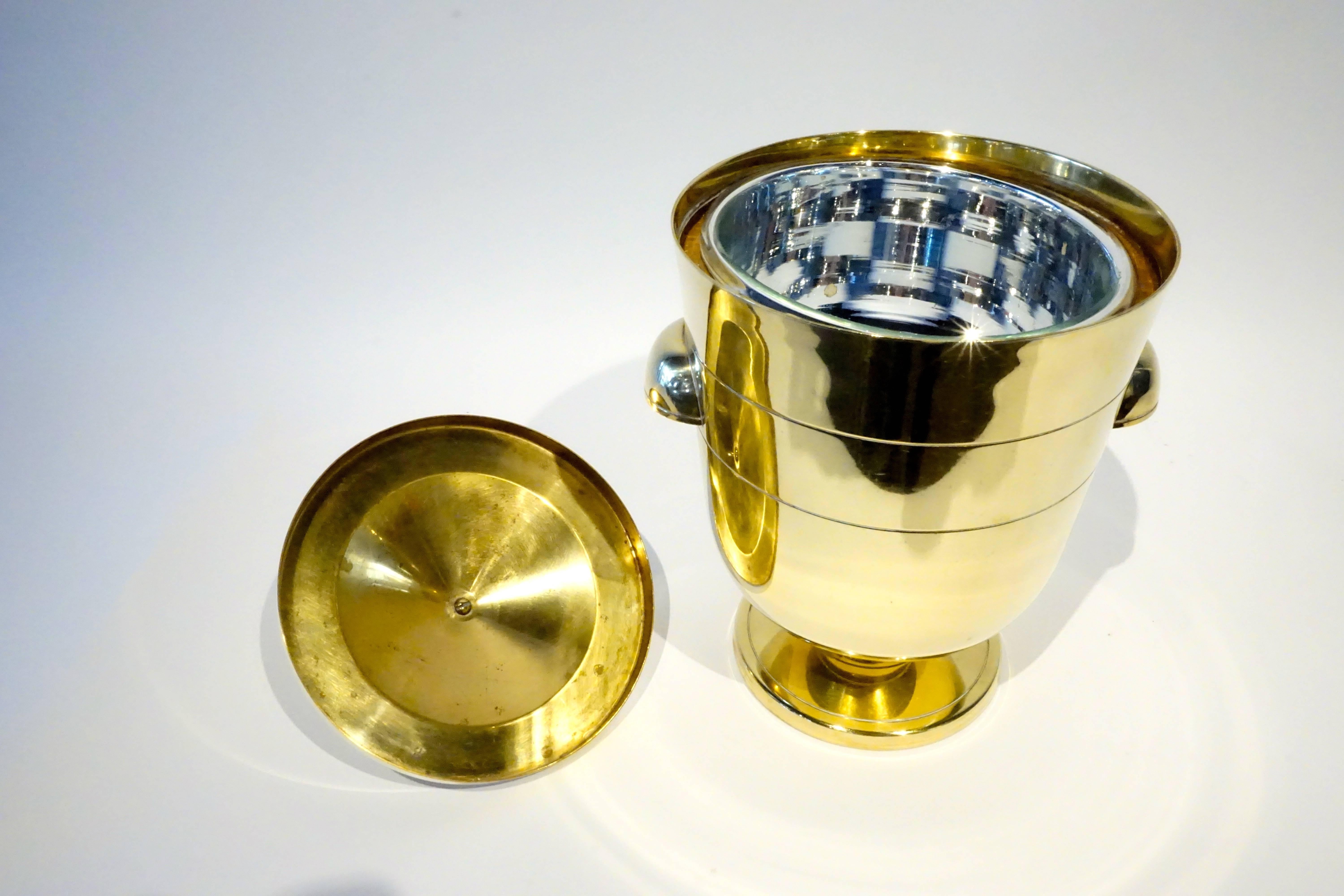 Polished Brass Ice Bucket by Tommi Parzinger for Dorlyn Silversmiths  C. 1950s In Excellent Condition In Palm Springs, CA