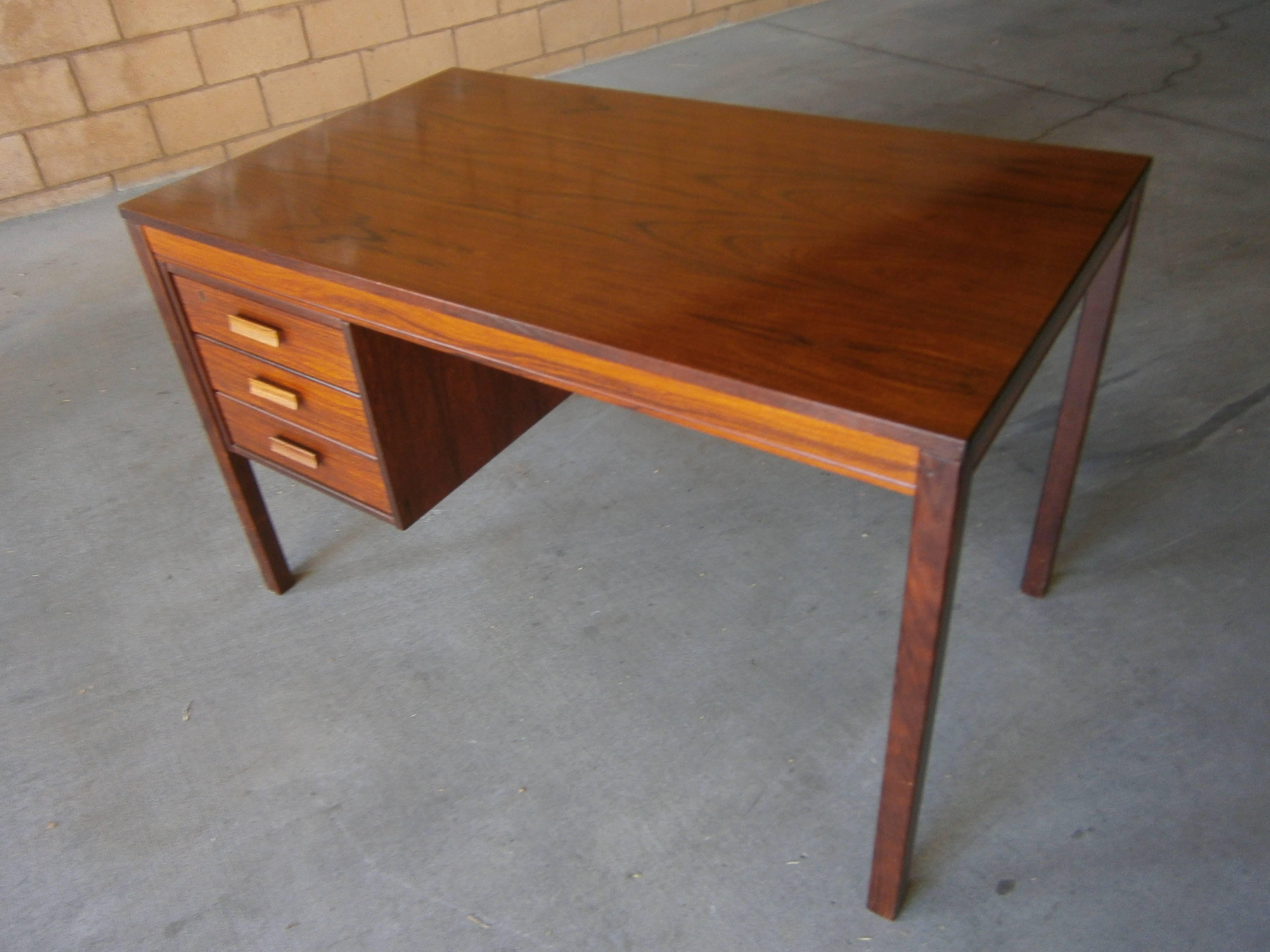 1970s Norwegian Rosewood Writing Table In Good Condition For Sale In Palm Springs, CA