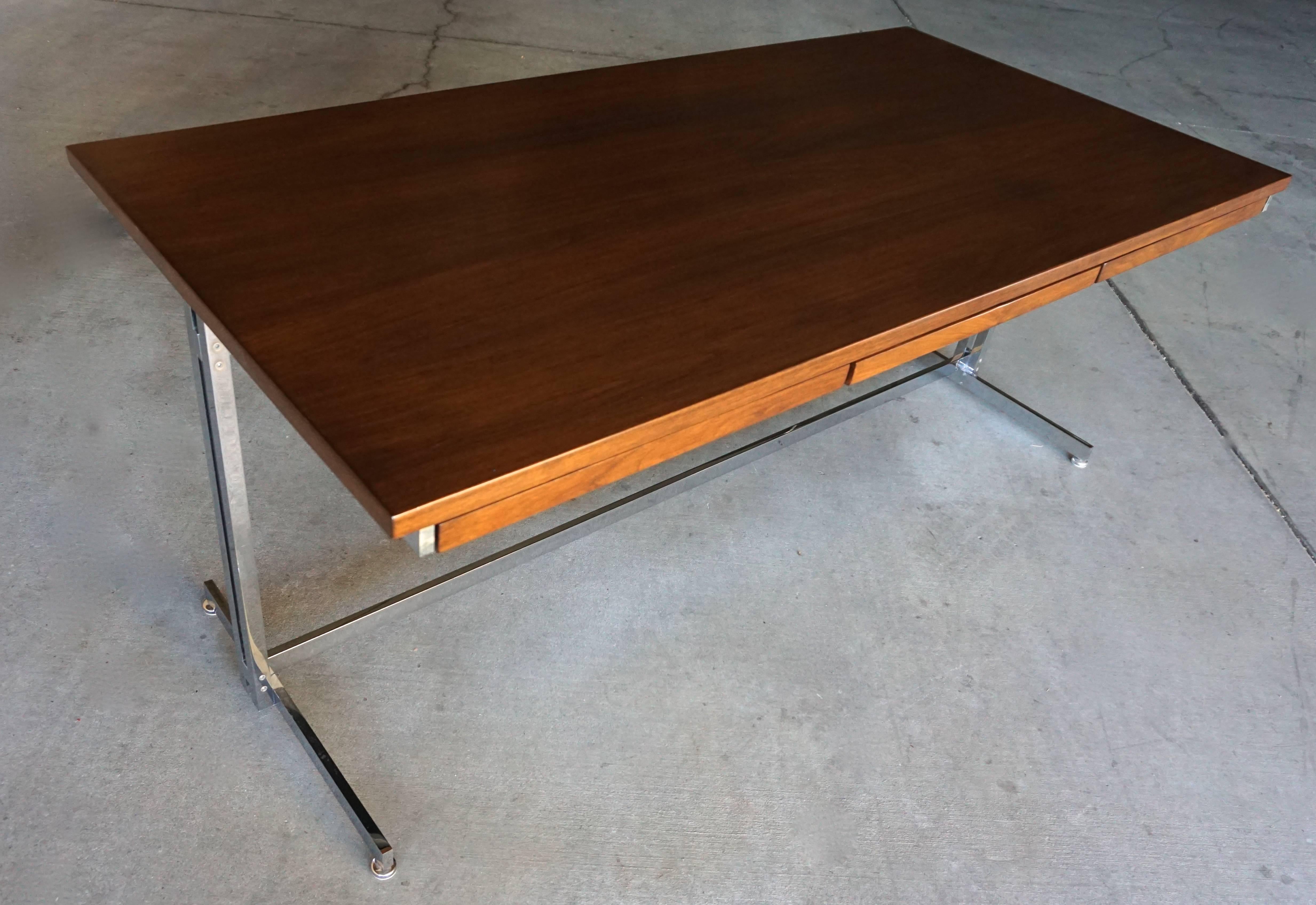Walnut & Steel Writing Table Attributed to Belgian Designer Jules Wabbes C.1960s In Excellent Condition In Palm Springs, CA