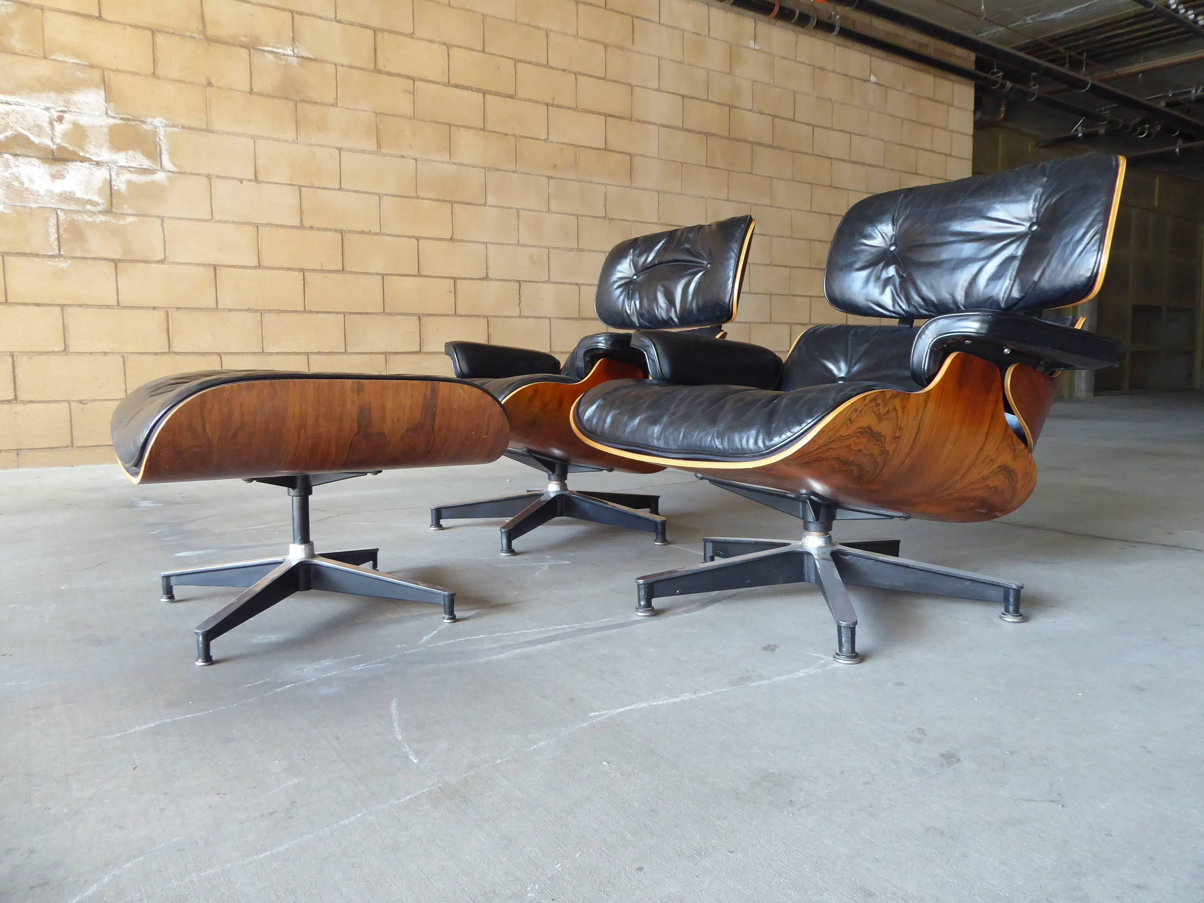 Pair of Lounge Chairs and Ottoman in Rosewood by Charles and Ray Eames C.1960 In Excellent Condition In Palm Springs, CA