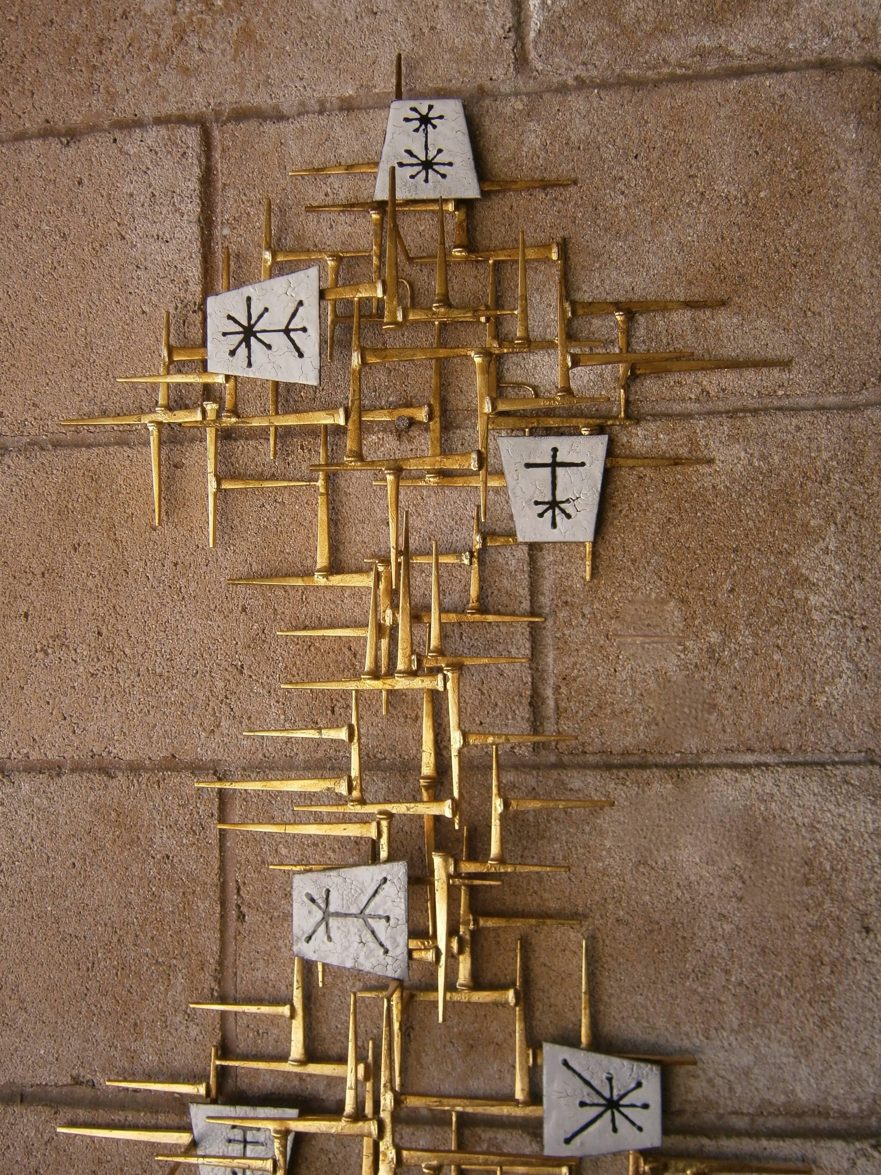 Mid-Century Inspired Gilded Metal Wall Sculpture by Del and Brenda Williams In Excellent Condition In Palm Springs, CA