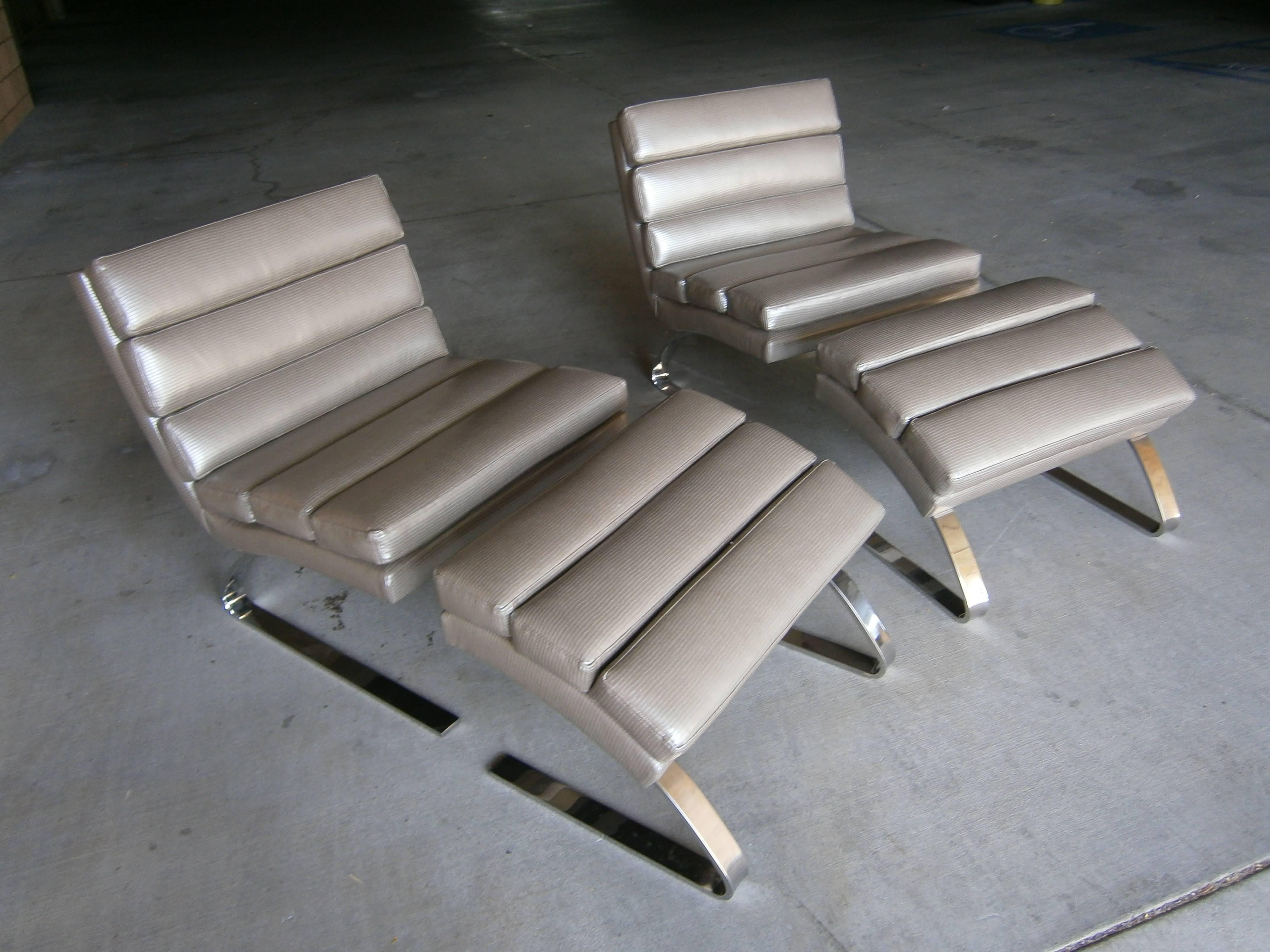 A Vintage Cantilevered Lounge Chair and Ottoman  C. 1990s In Excellent Condition In Palm Springs, CA