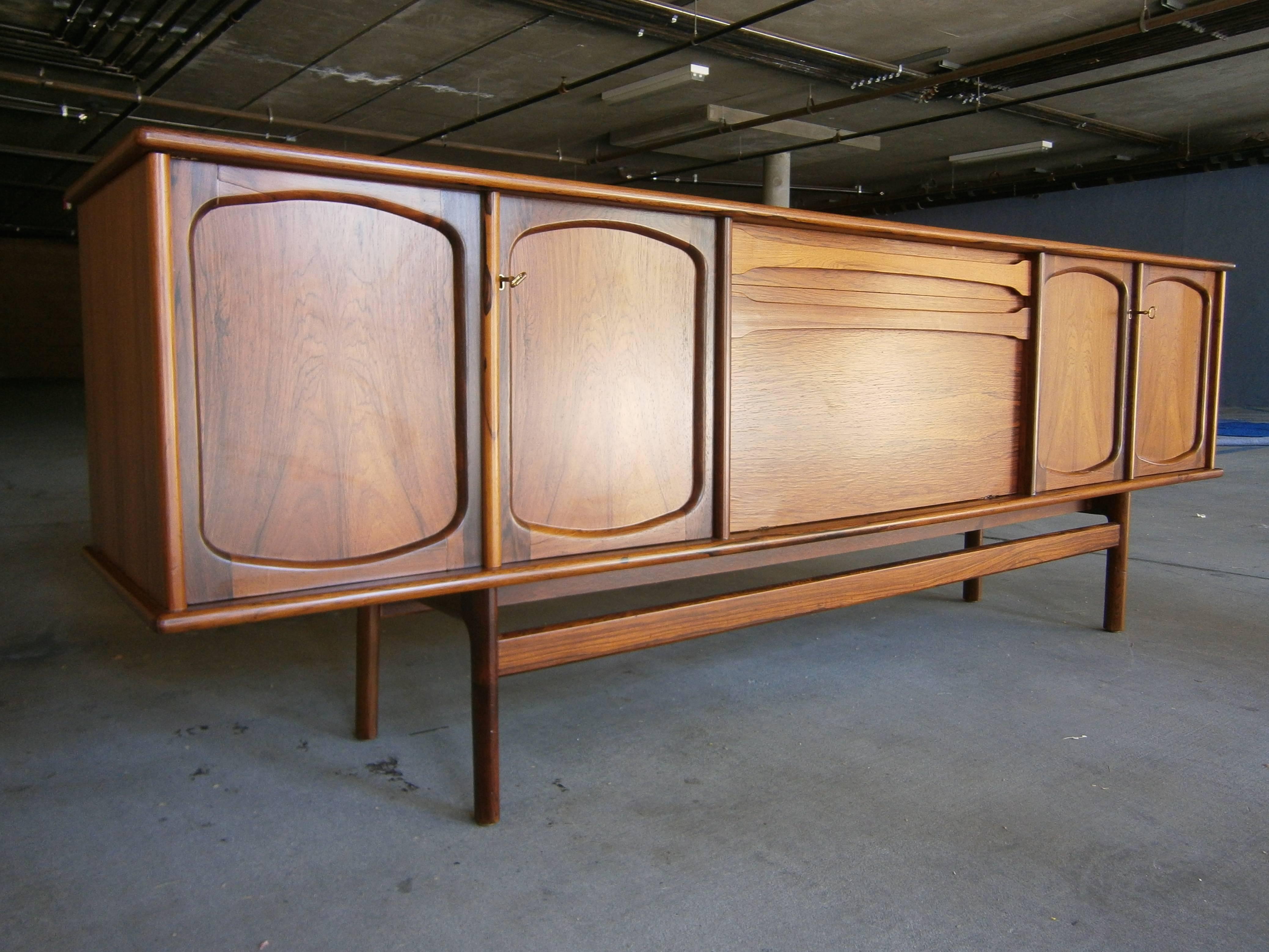 Outstanding Norwegian Rosewood Sideboard Attributed  to Gerhard Berg C.1960 For Sale 3