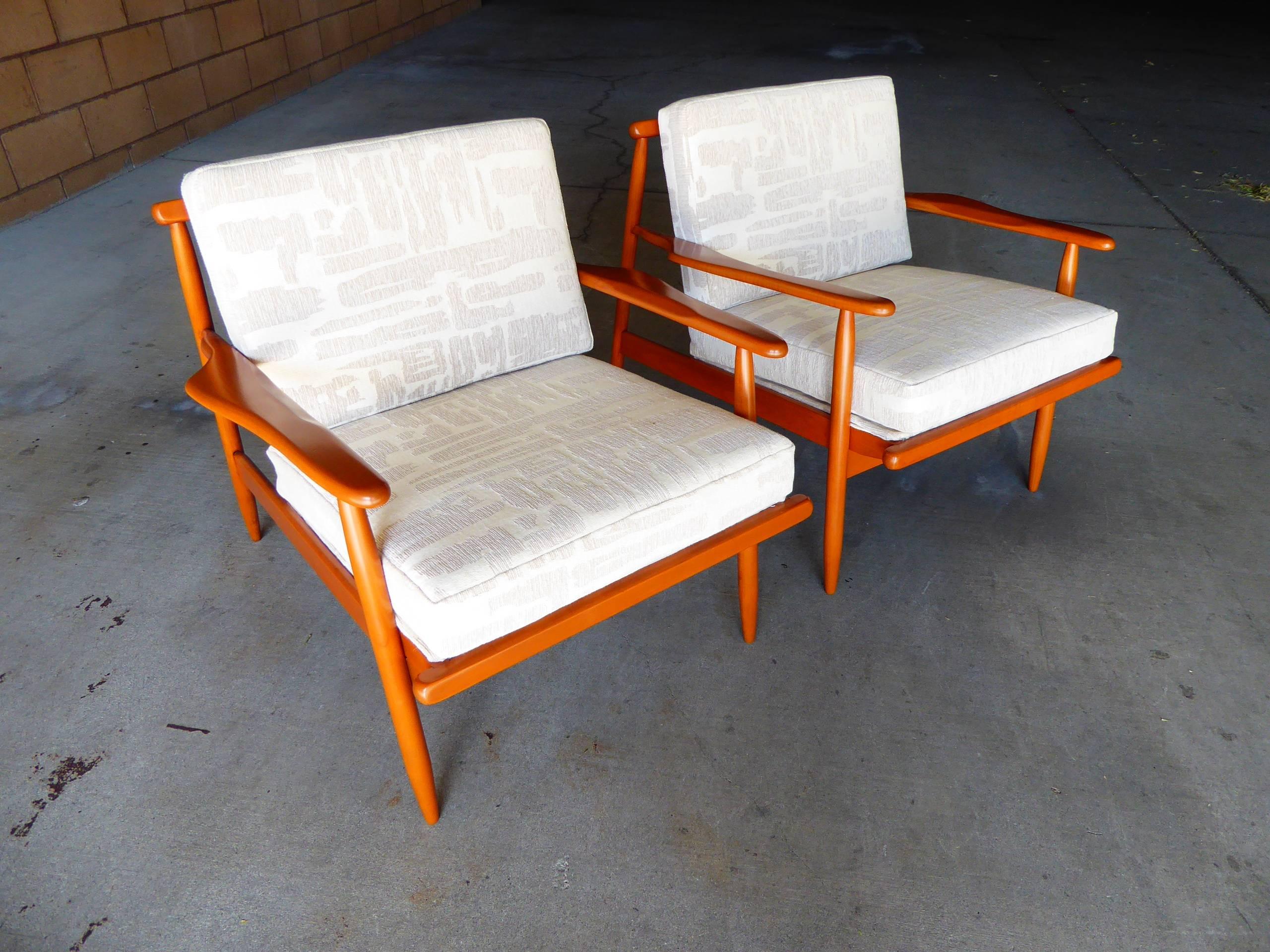 Pair of Maple Lounge Chairs C. 1950's In Excellent Condition In Palm Springs, CA