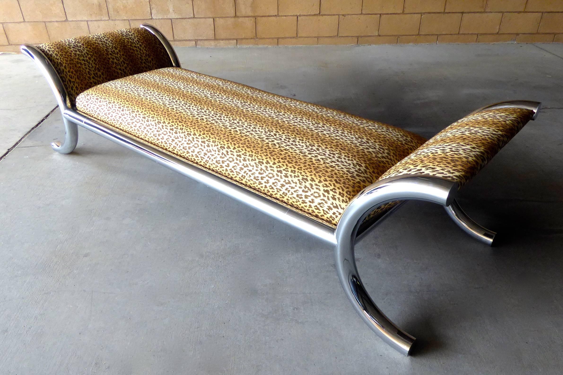 Sleek and Sexy Italian Daybed with a Chrome-Plated Tubular Frame, circa 1970s For Sale 4