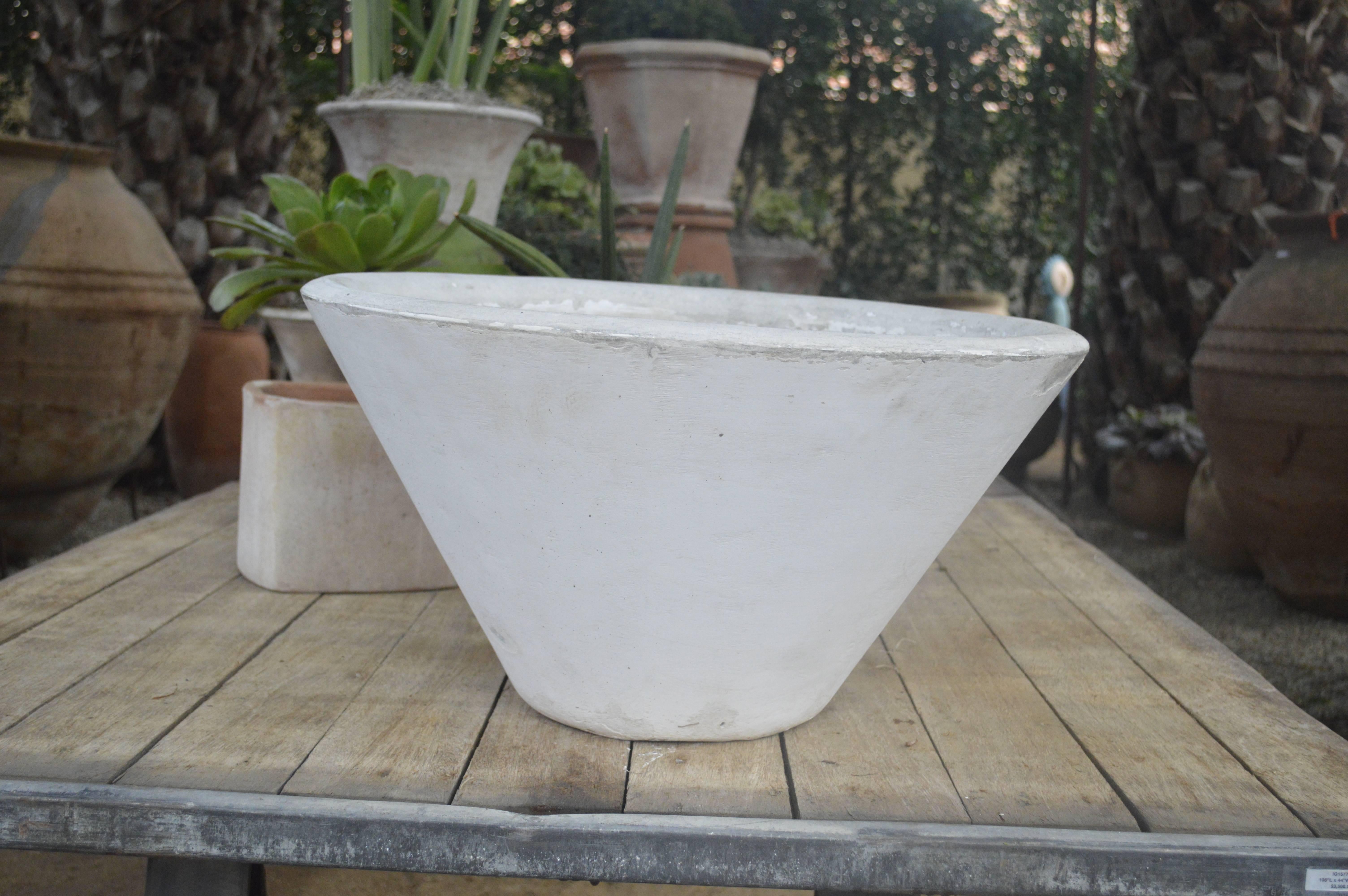 French round fiber cement planter by Willy Guhl for Eternit.