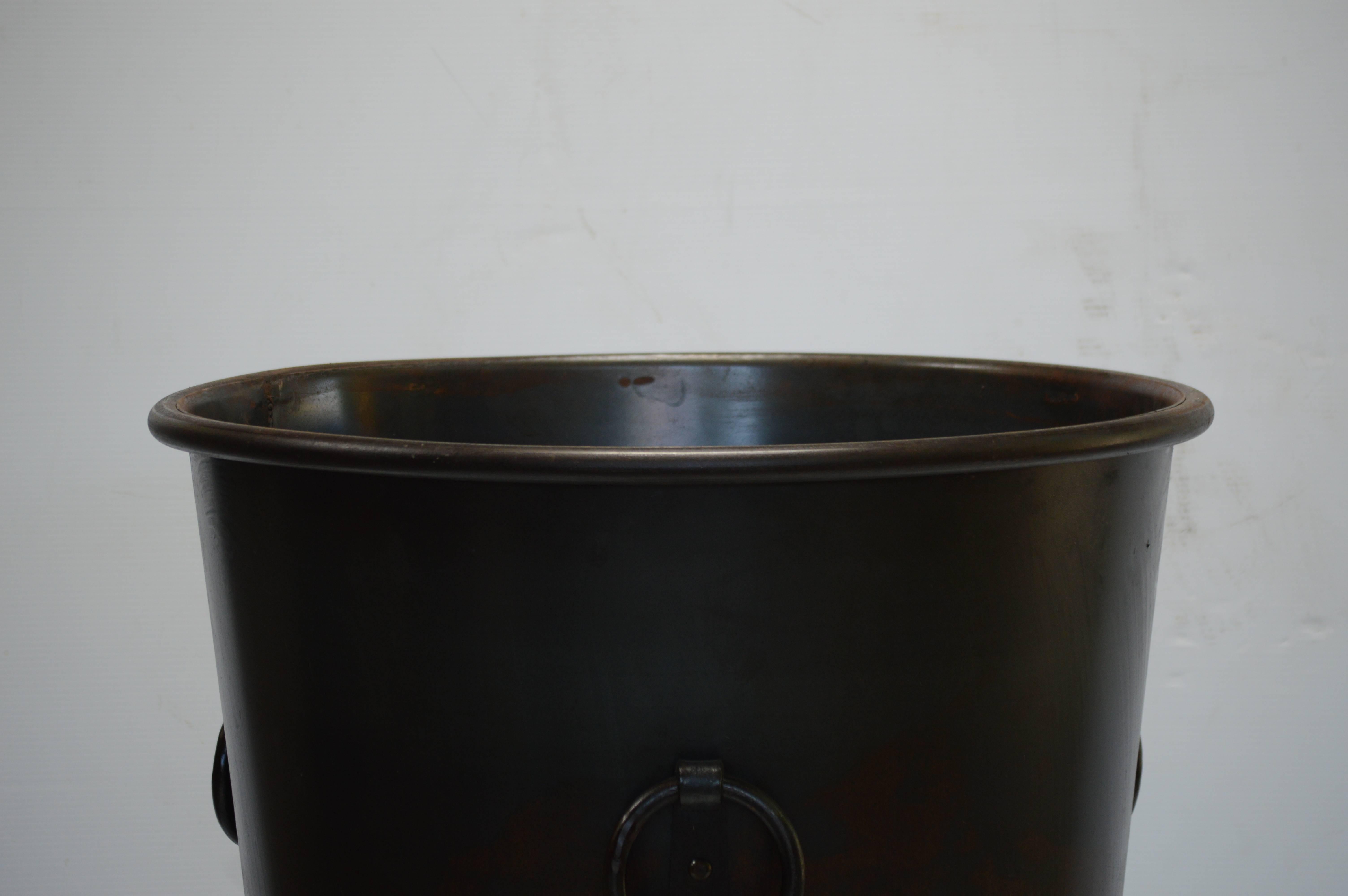 French 20th Century Modern Round Oil Rubbed Iron Planter with Handles In Good Condition For Sale In Culver City, CA