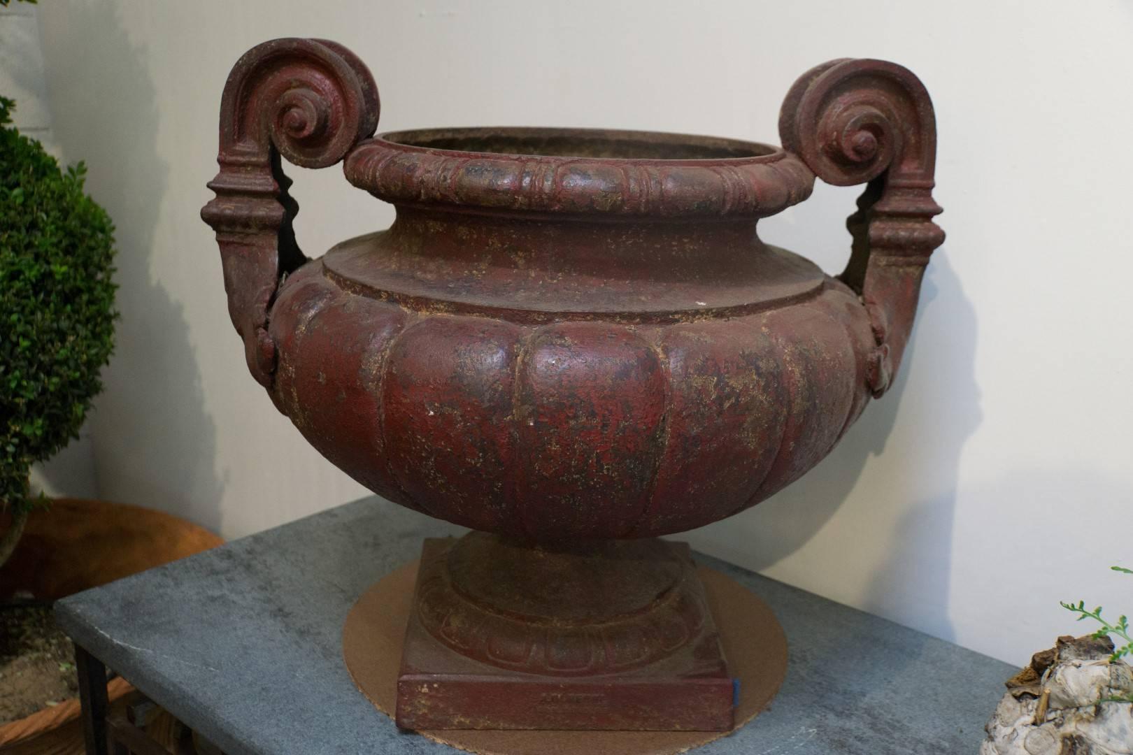 Pair of cast iron Medici urns cast by Durenne Founder in AIX
Aix de Provence,
circa 1880
Measures: 21