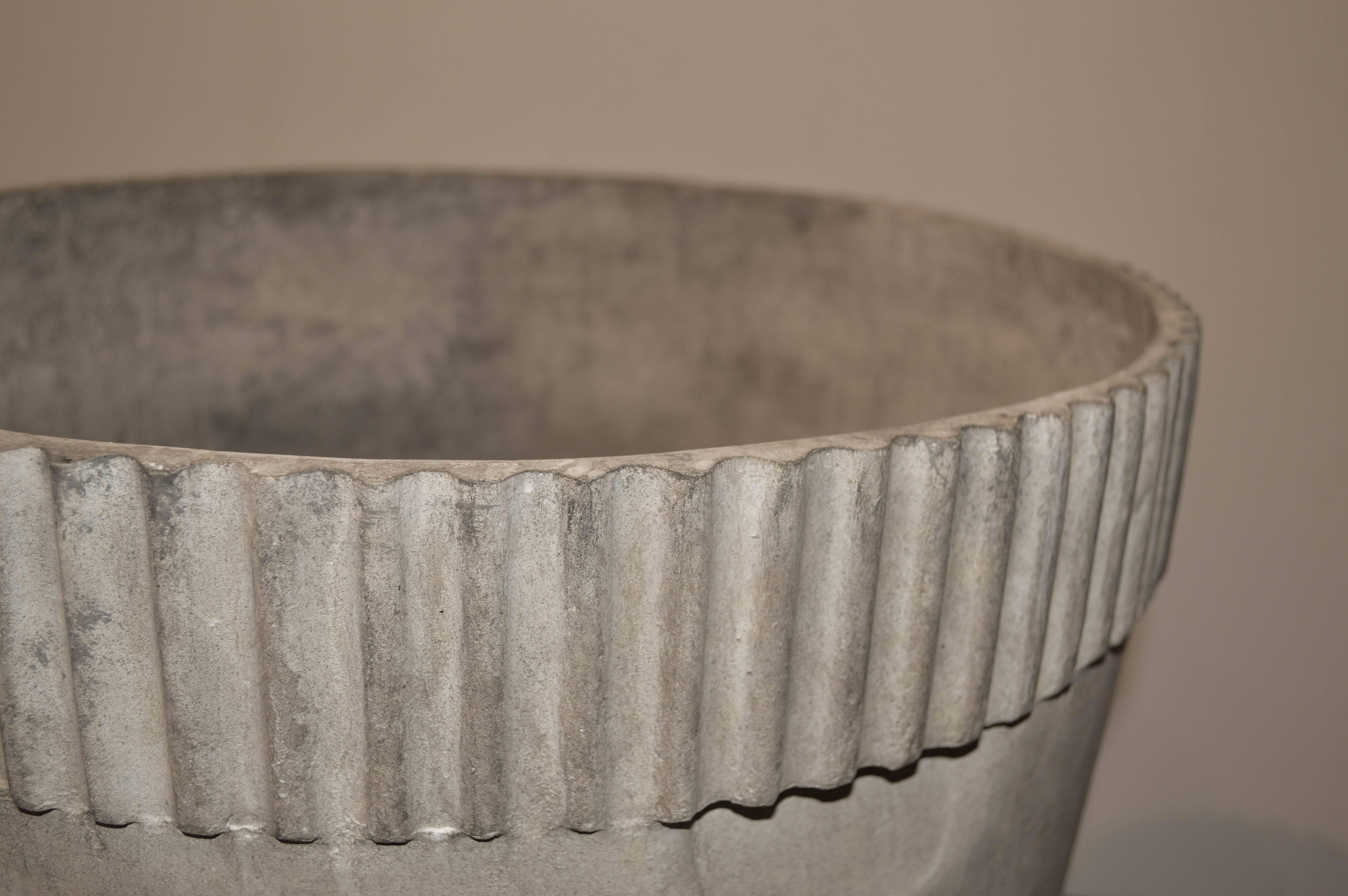 Mid-Century Modern Cast Fiber Cement Planter In Excellent Condition For Sale In Culver City, CA