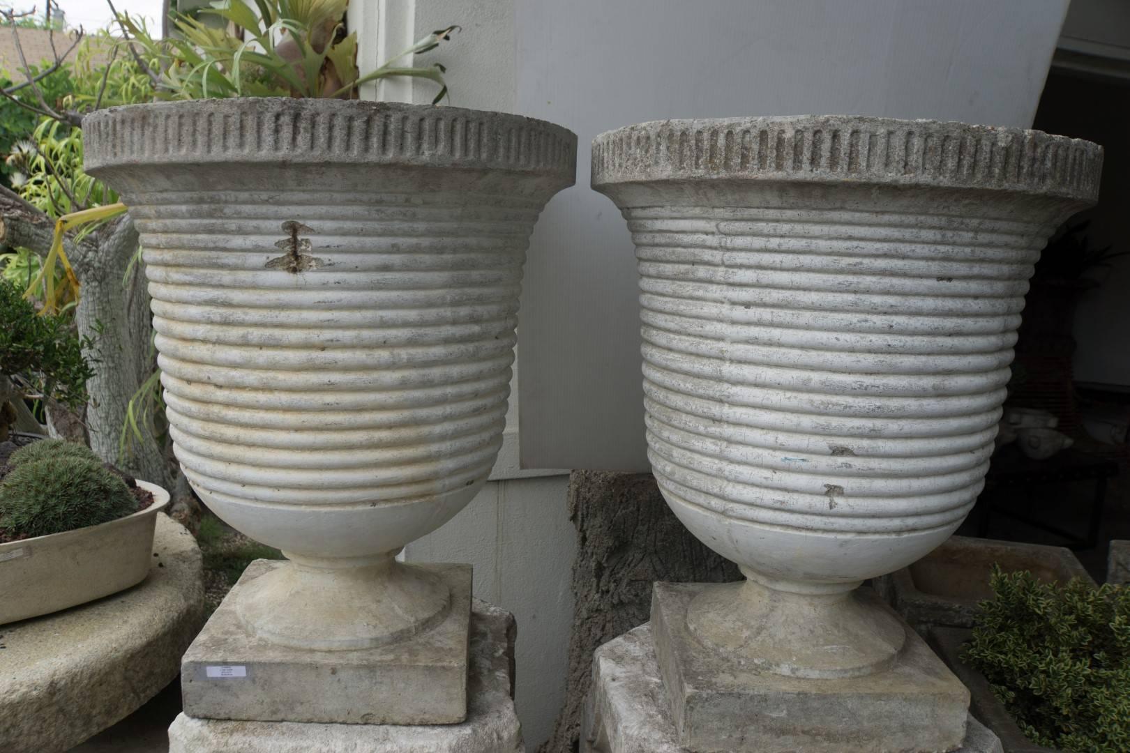 Mid-Century Modern French Pair of Footed Cast Deco Planters In Good Condition In Culver City, CA