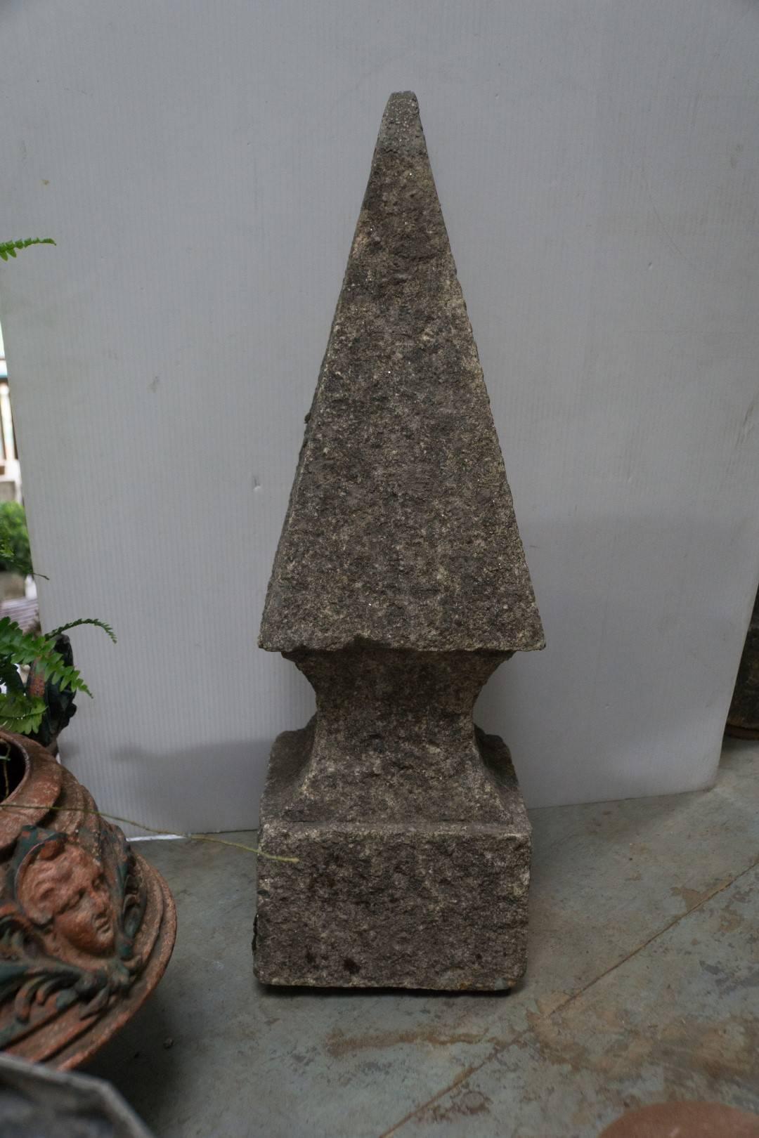 Pair of carved stone pyramid finials from Porto Lima in Portugal 
circa 1900 
Measures: 9
