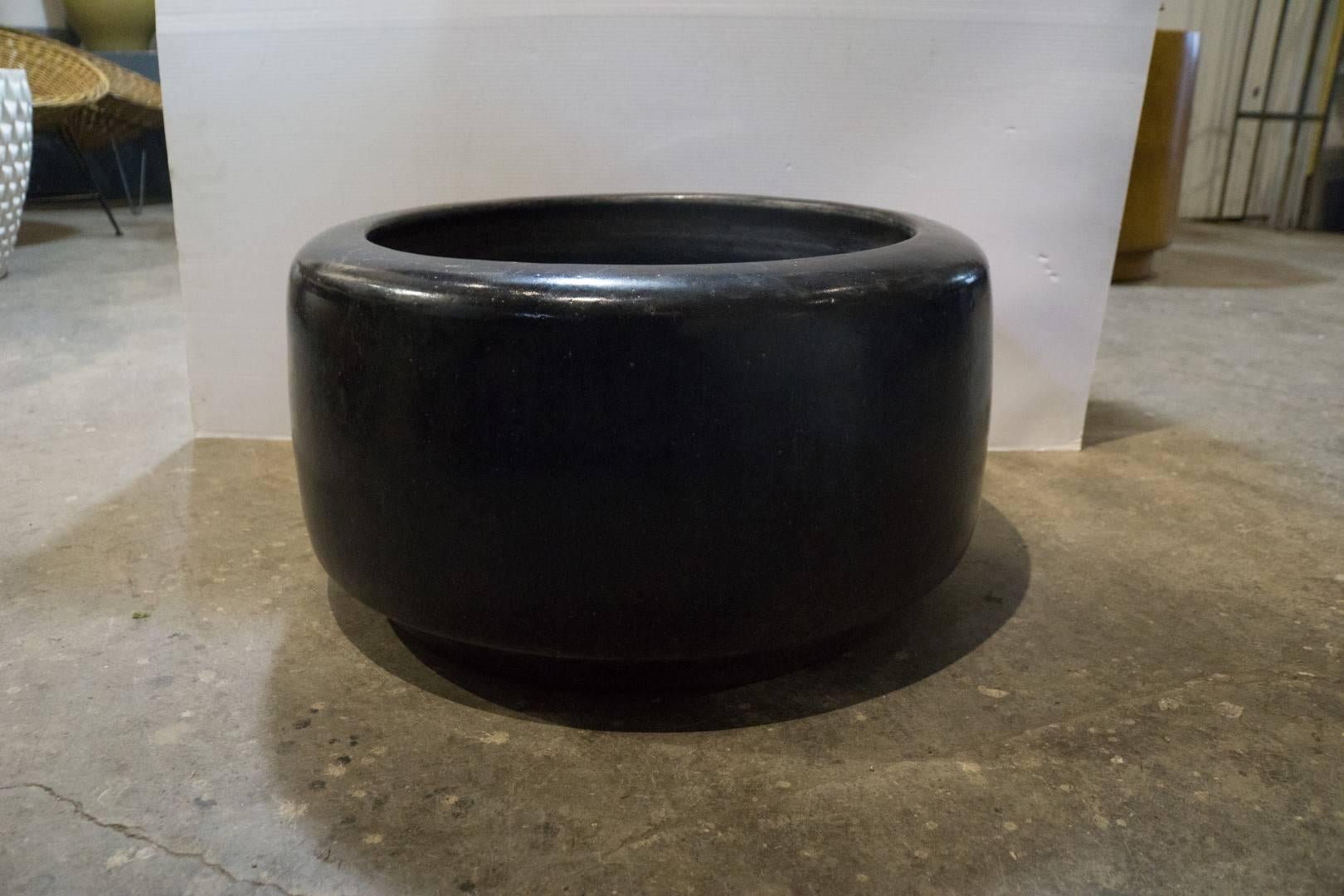 Mid-Century Modern American black glazed tire planter by David Cressey/John Follis

Measures: 24.5