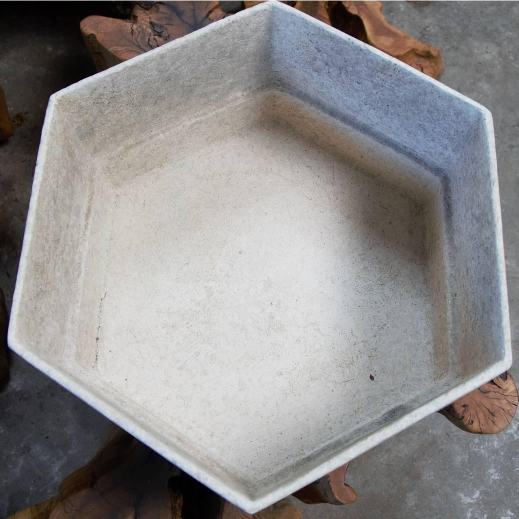 Mid-Century Modern Style Cast Composite 1-Hex Planter In Excellent Condition For Sale In Culver City, CA