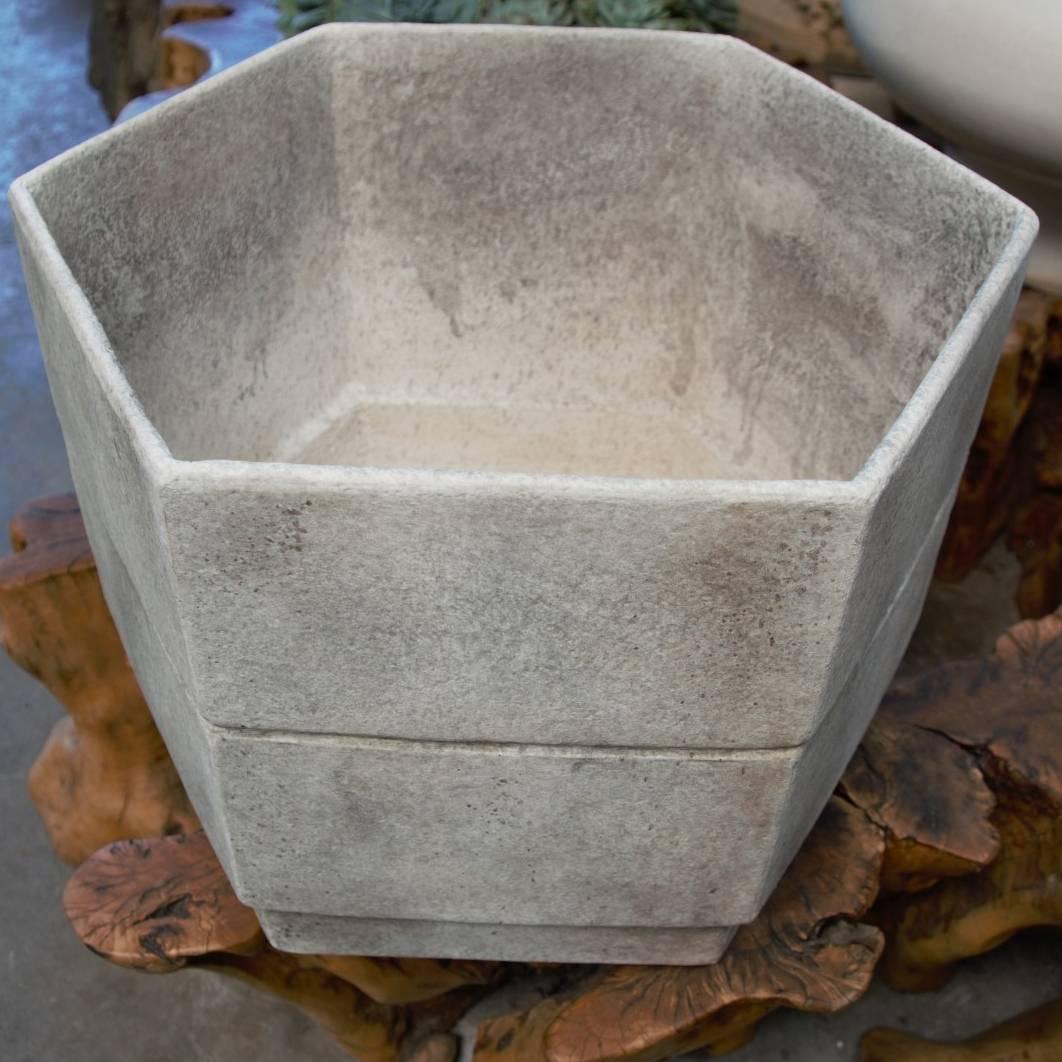 Mid-Century Modern Cast Composite Two-Hex Planter In Good Condition For Sale In Culver City, CA