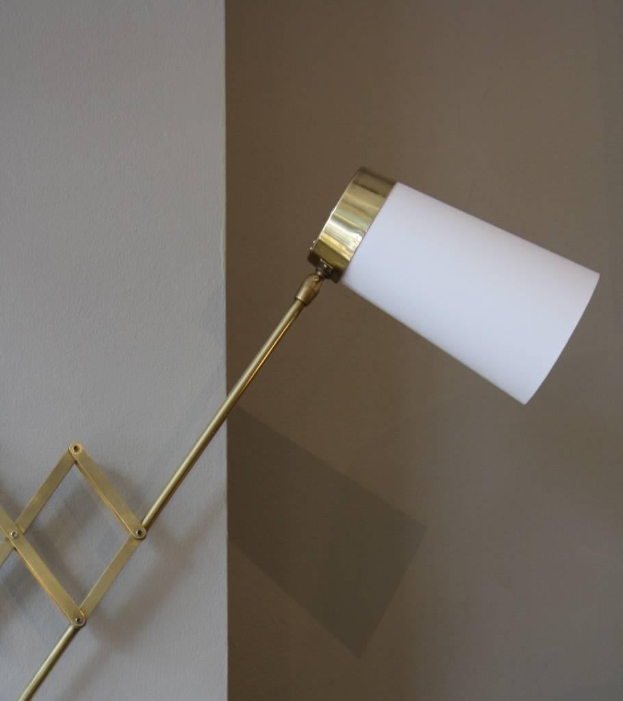 Concertina wall light in polished brass, designed and made in Denmark in 1950s.
The extendable arm can rotate around the wall support covering a 180˚angle. The head is adjustable too.
Rewired for the UK and with a newly made shade in copper-coated