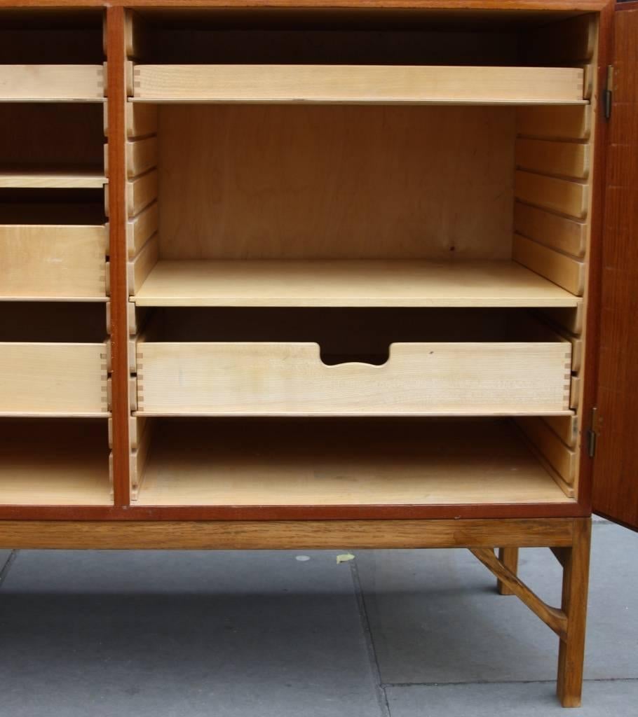 Børge Mogensen Pair of Oak 232 Cabinets In Good Condition In London, GB