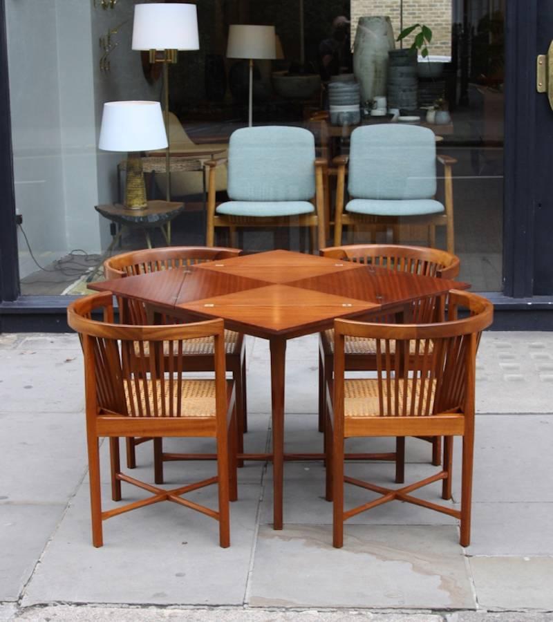 A rare card table and four chairs suite designed by Kaare Klint in 1934 and made by Rud Rasmussen in 1960s.
The tabletop consists of two halves, both made of three layers of wood, each 5 mm thick.
The lower half is square and rotates of a 45
