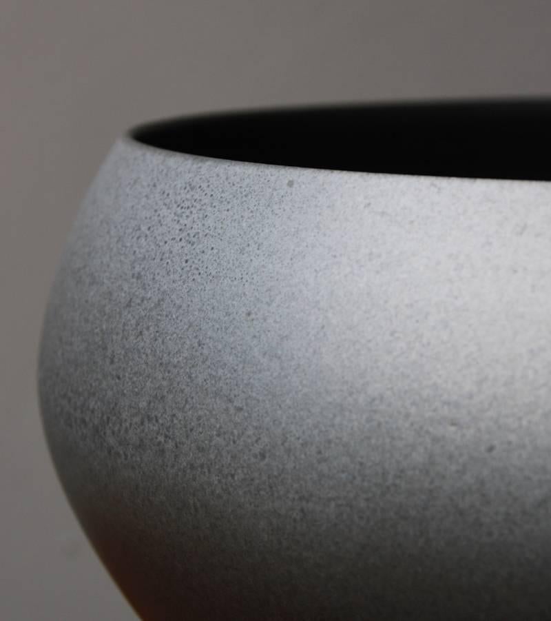 Aage & Kasper Würtz Onion Shaped Planter #3 Gradient Grey Glaze In Excellent Condition For Sale In London, GB