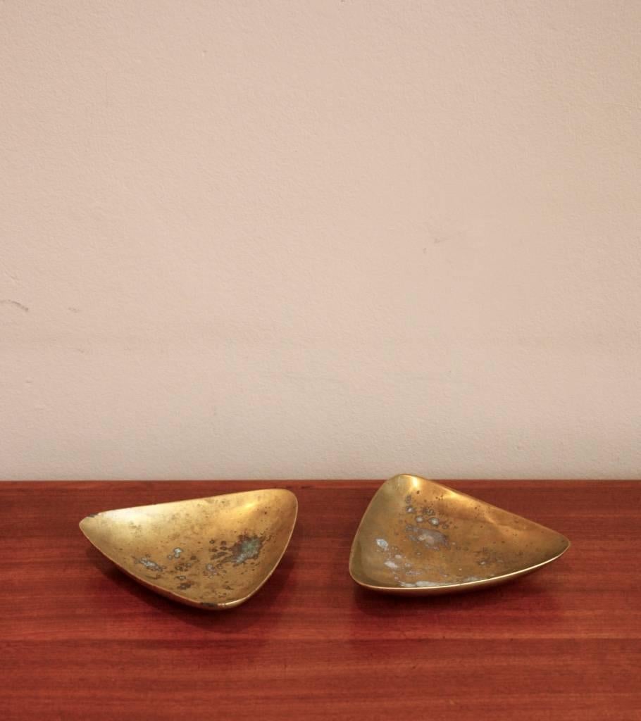 Rare couple of triangular ashtrays made in the 1950s in Vienna. Solid brass with a great patina built up over time. Aubock mark on both.