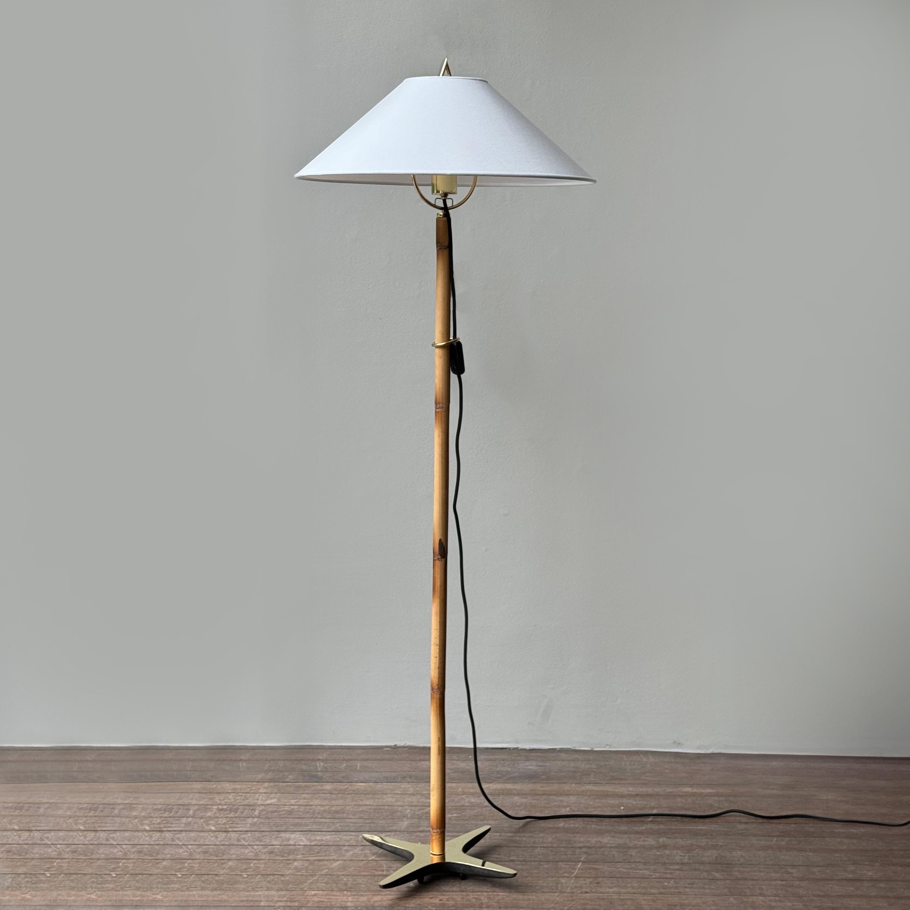 Description:

Designed by Carl Auböck II, the versatile 