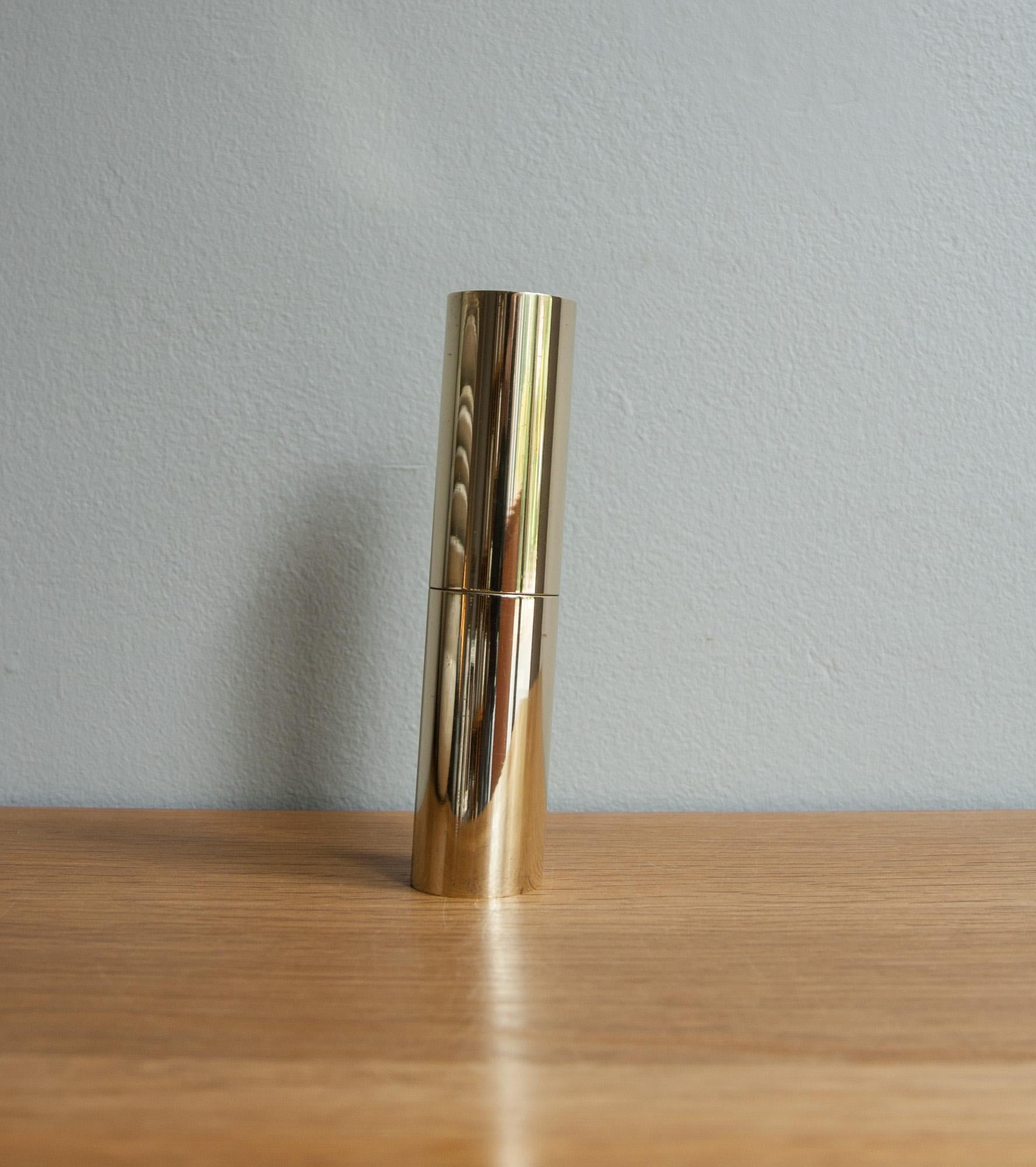 Description

Sigmar's first product was the Italic pepper/salt mill designed by Michael Anastassiades and manufactured by the Auböck Werkstätte in Vienna. Our aim was to refrain from compromise on everything from design to manufacturing. We feel we
