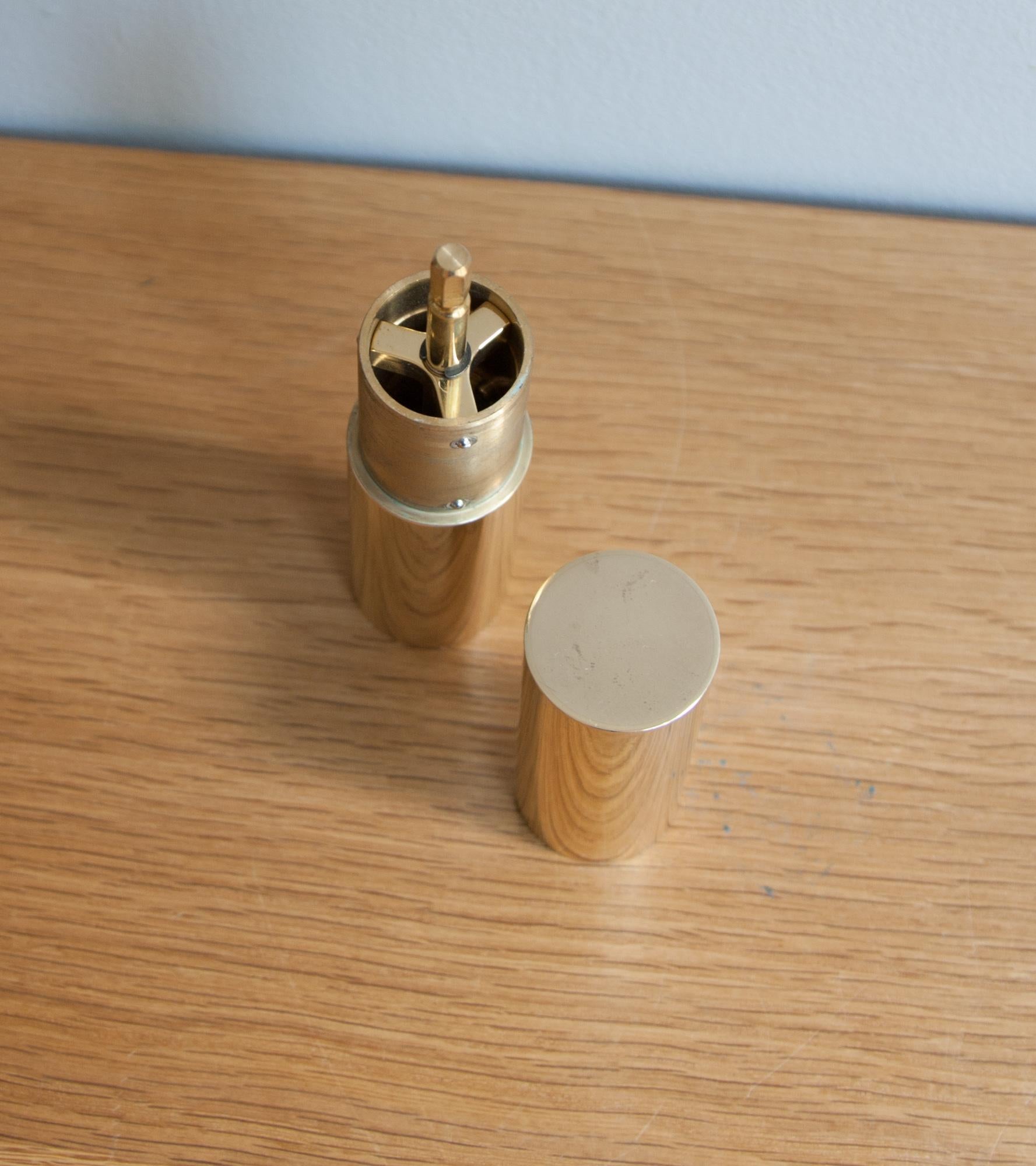 Italic Mill - Polished Brass / Michael Anastassiades x Werkstätte Carl Auböck For Sale 5