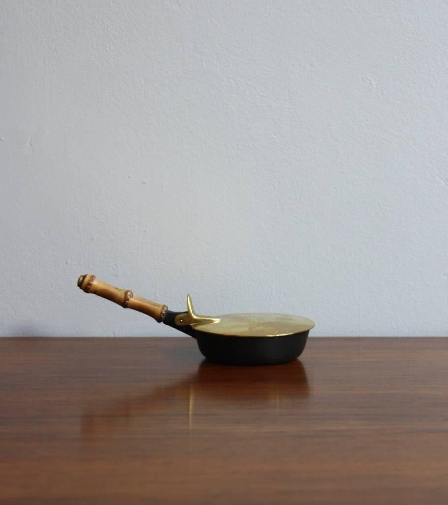 ashtray with lid