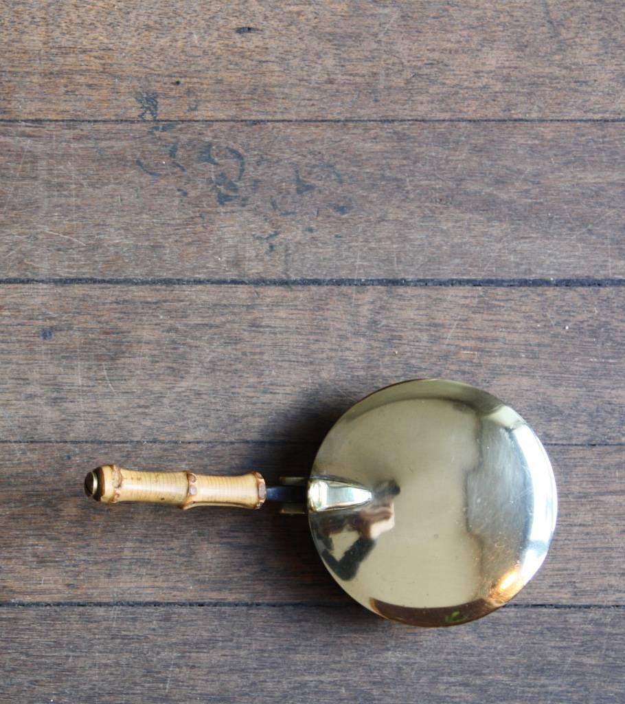 Vintage ashtray designed and made in the Werkstätte Carl Auböck.
Patinated brass with a polished lid with a cane handle.
Stamped Auböck on the bottom.