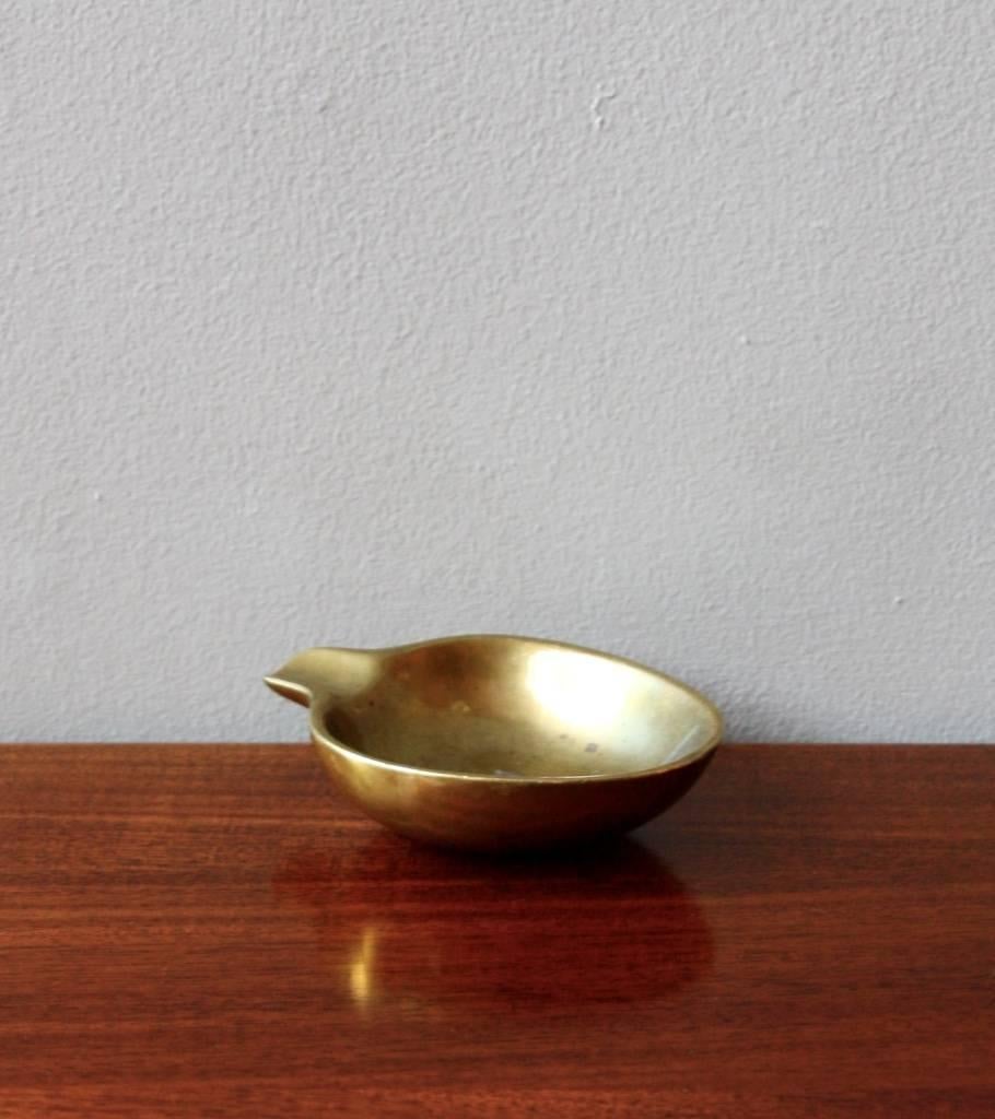 Medium size ashtray in brass by the Auböck Workshop designed and made in Vienna, circa 1950.
In good condition with a uniform patina and stamped Aubock on the underside.
