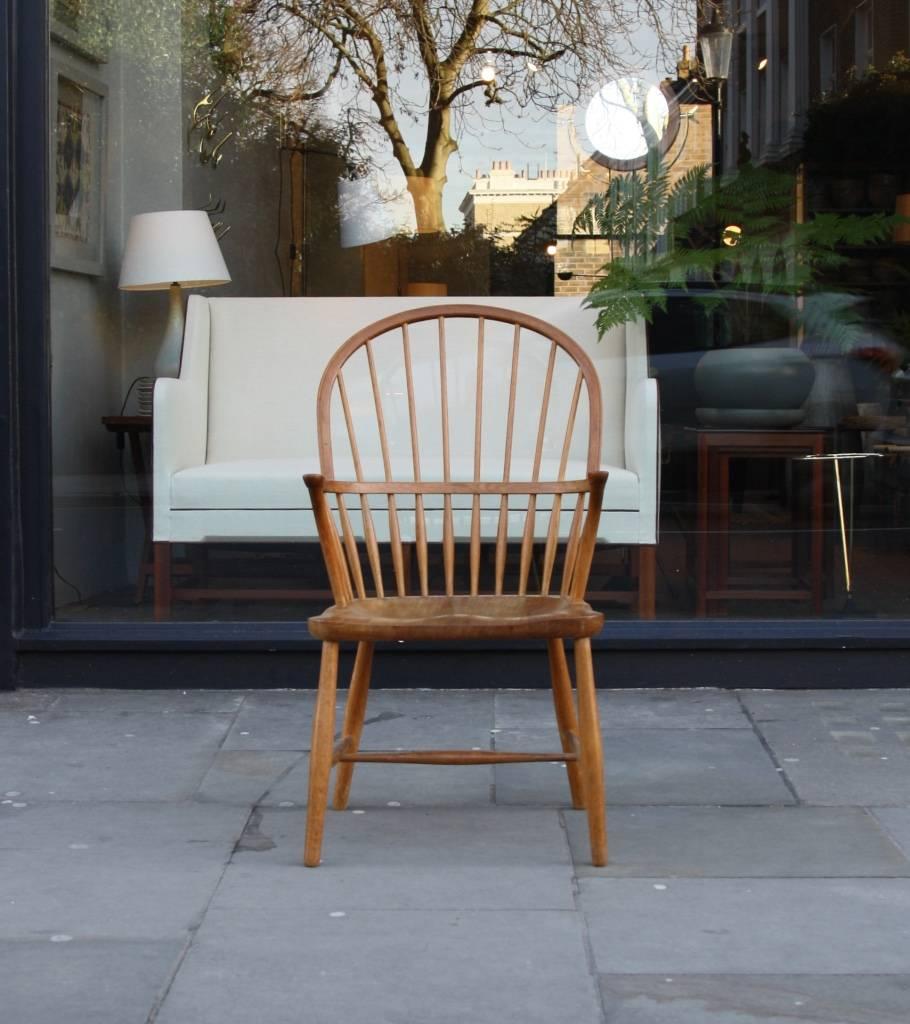 CH 18A highback Chair designed by Frits Henningsen and made by Carl Hansen & Søn. With a semicircular back supported by upright rods, the CH18A is clearly inspired to the Classic design of the Windsor chair. It is completely made in oak and