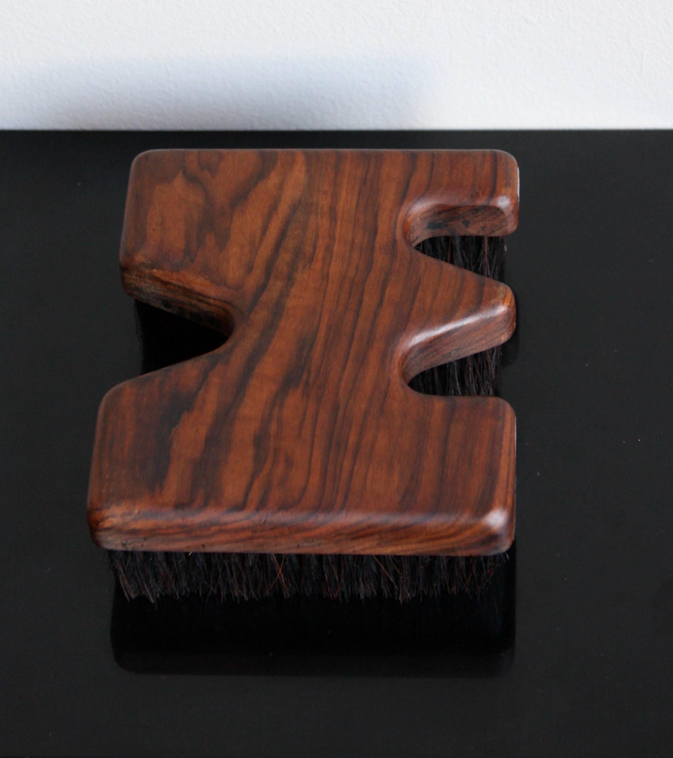 Carl Auböck III, 1960s, Alphabetical 'M' Shaped Walnut Clothes Brush In Excellent Condition In London, GB