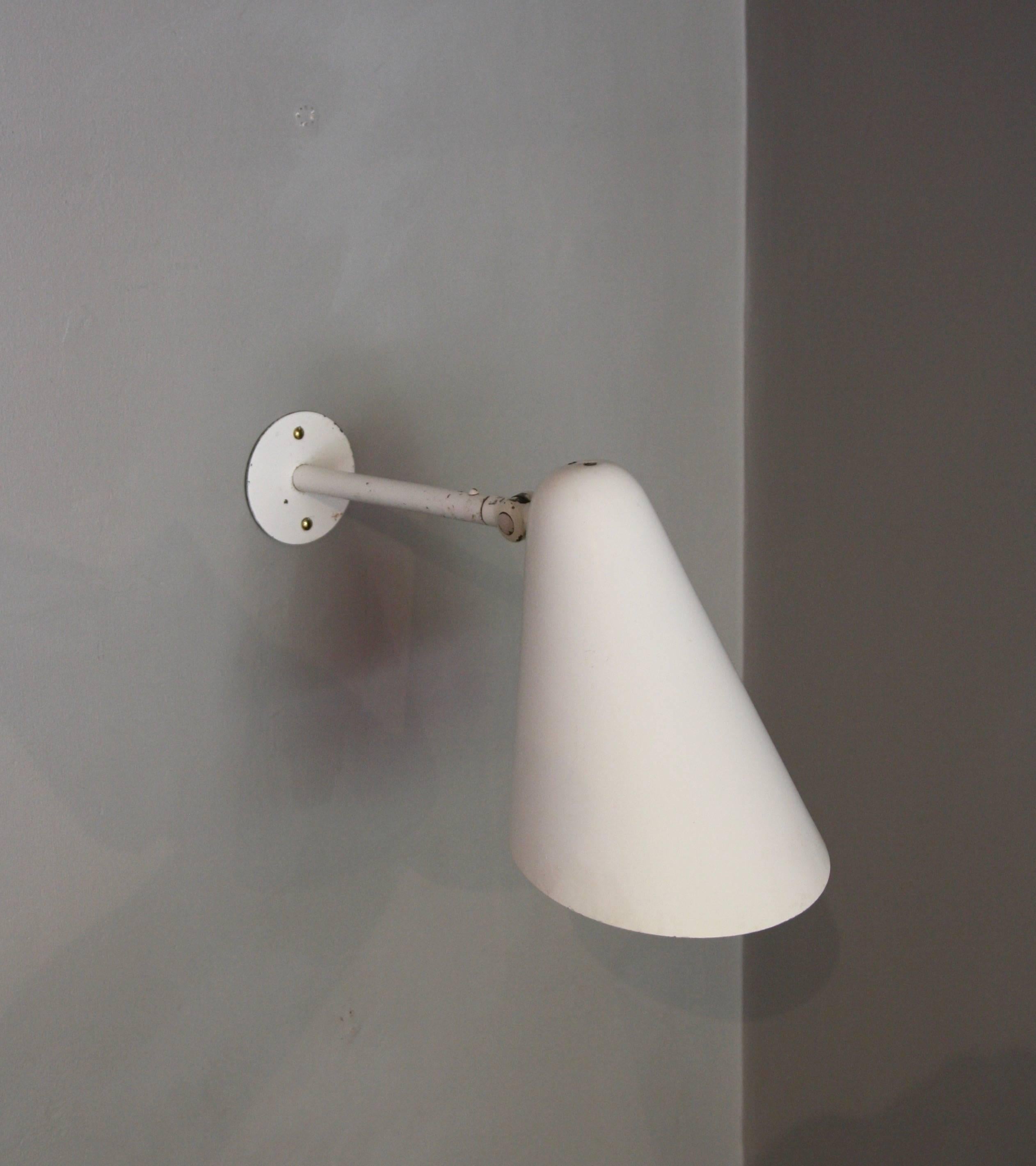 20th Century Vilhelm Lauritzen Attributed Vintage Articulated Wall Lamp by Louis Poulsen