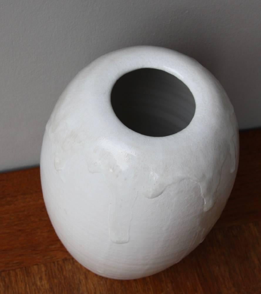 Kasper Würtz Medium Tall Vase White Glaze In Excellent Condition In London, GB