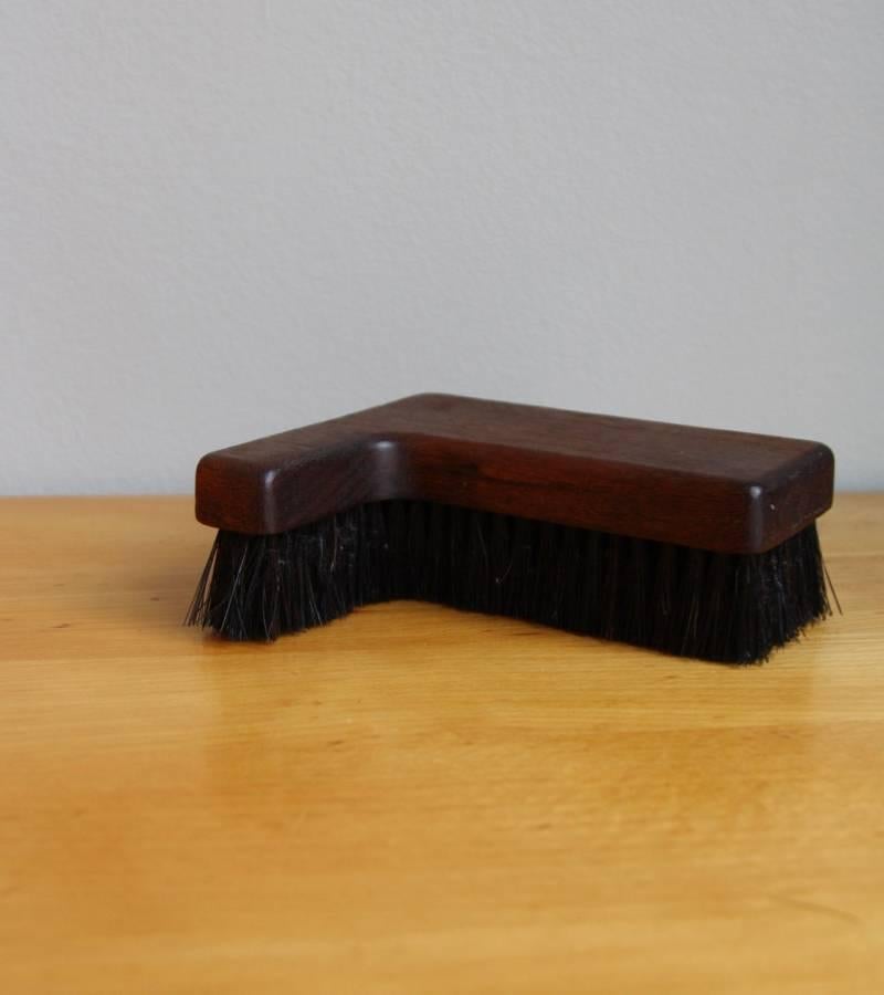 Carl Auböck III, 1960s, Alphabetical 'L' Shaped Walnut Clothes Brush For Sale 4